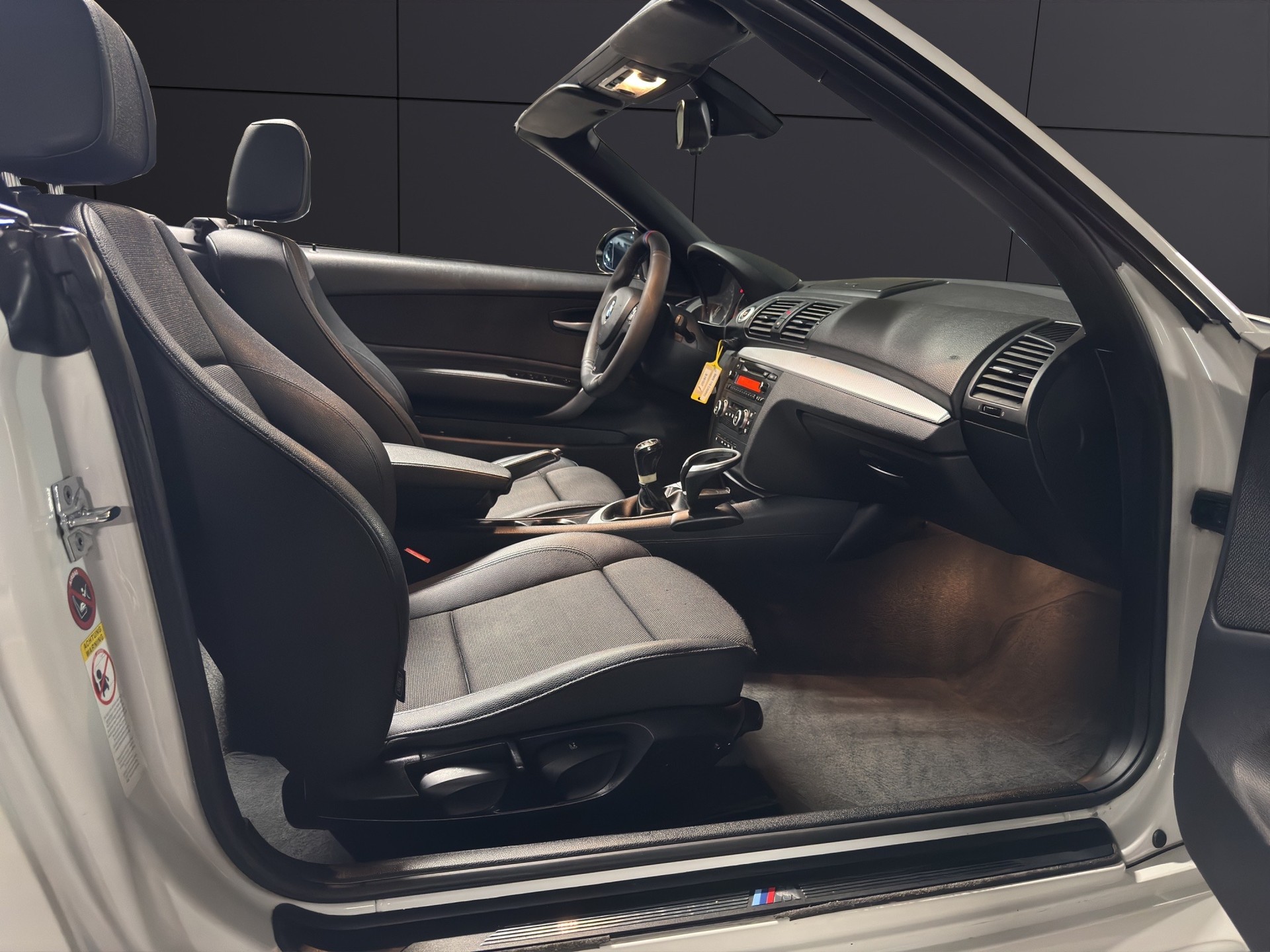 BMW 118i Cabrio-image-9