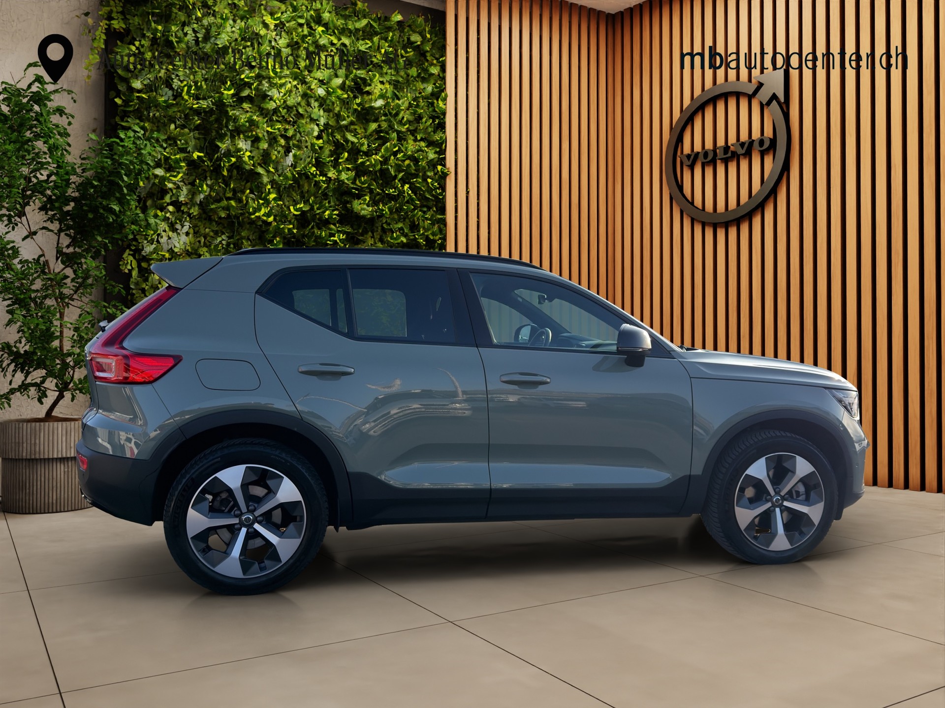 VOLVO XC40 2.0 B4 MH Plus Dark-image-5