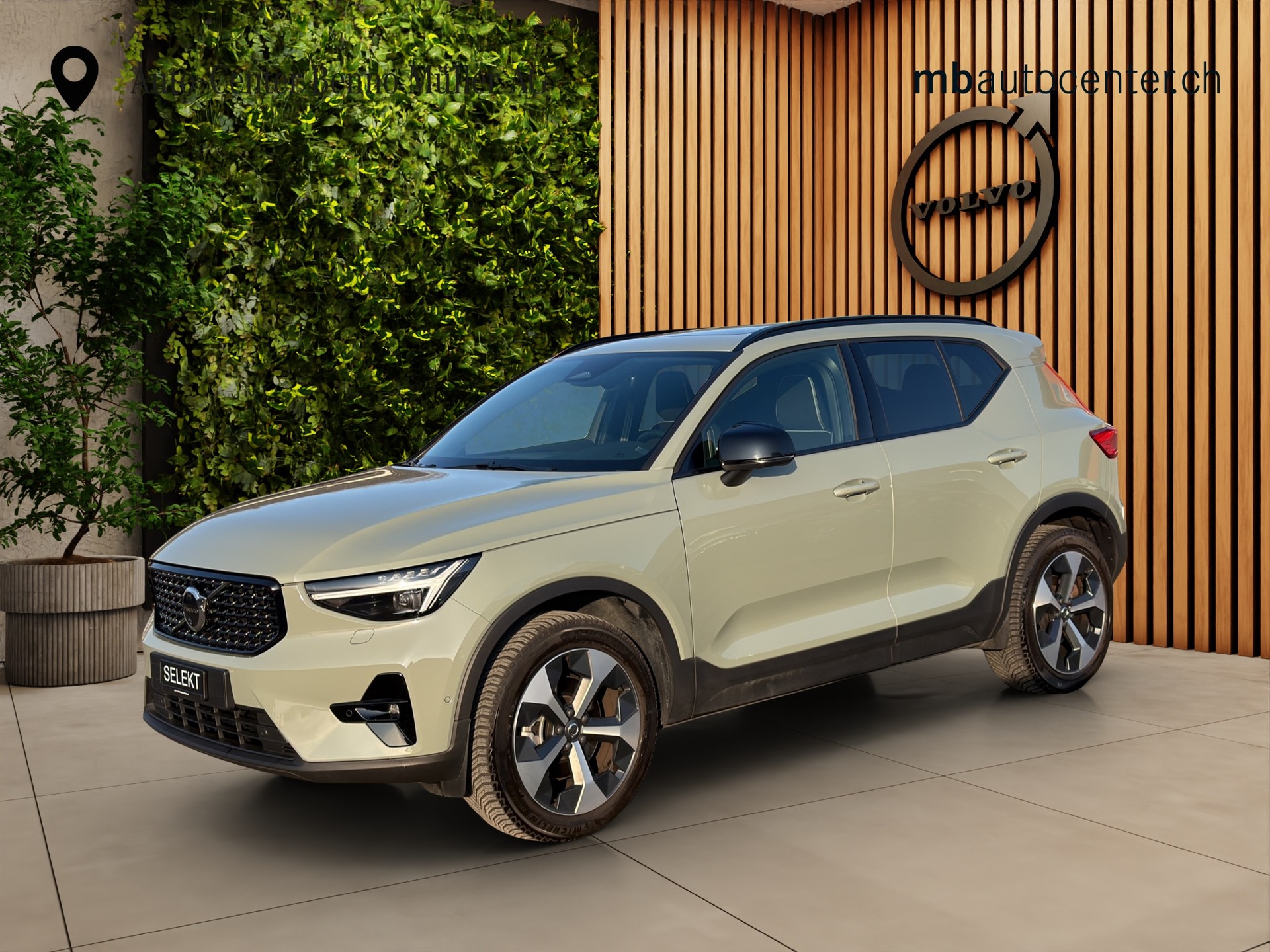 VOLVO XC40 2.0 B4 MH Plus Dark