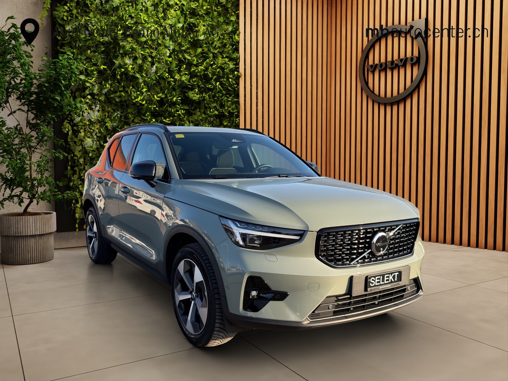VOLVO XC40 2.0 B4 MH Plus Dark-image-6