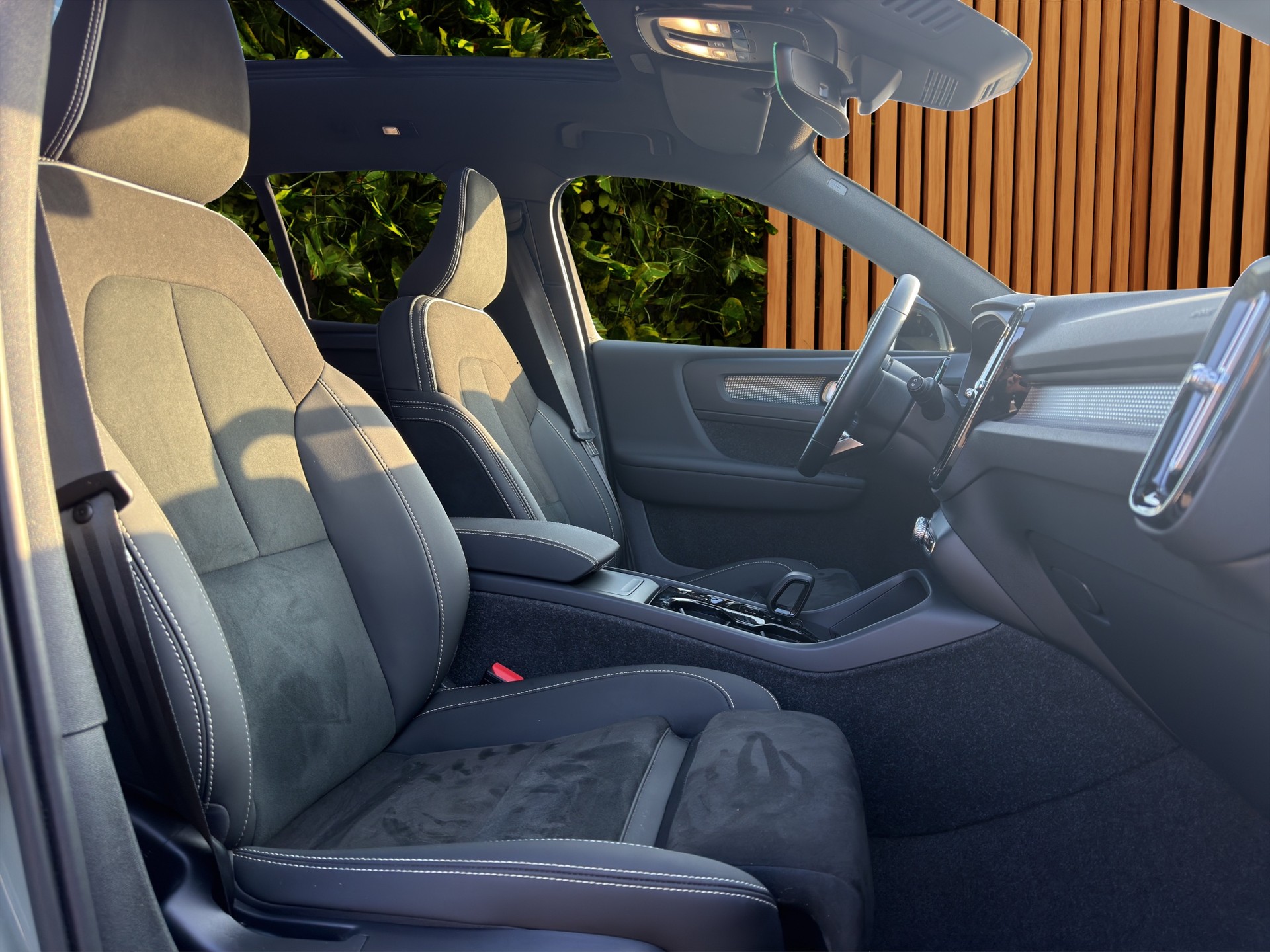 VOLVO XC40 2.0 B4 MH Plus Dark-image-14