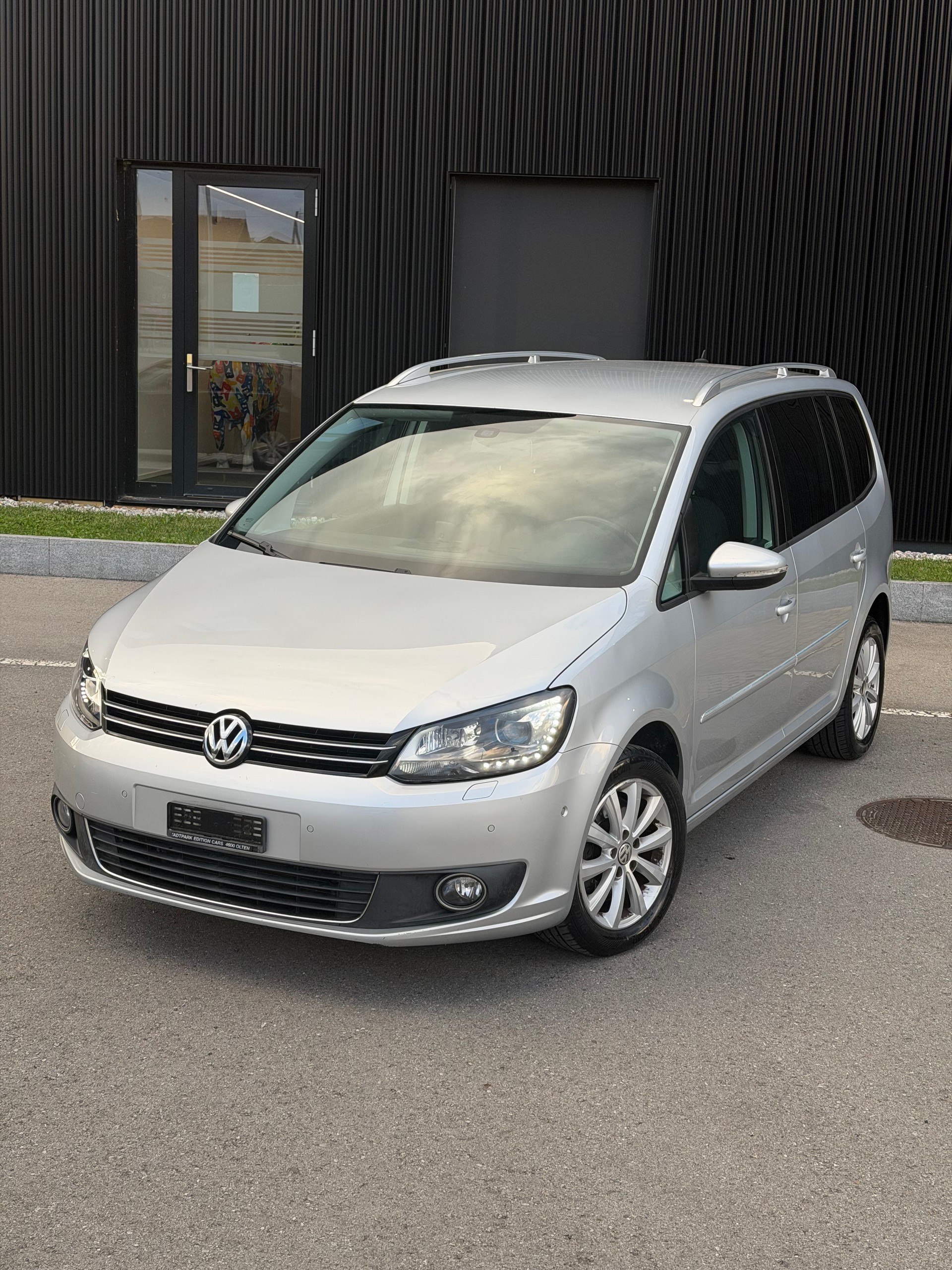 VW Touran 2.0 TDI Highline DSG-image-2