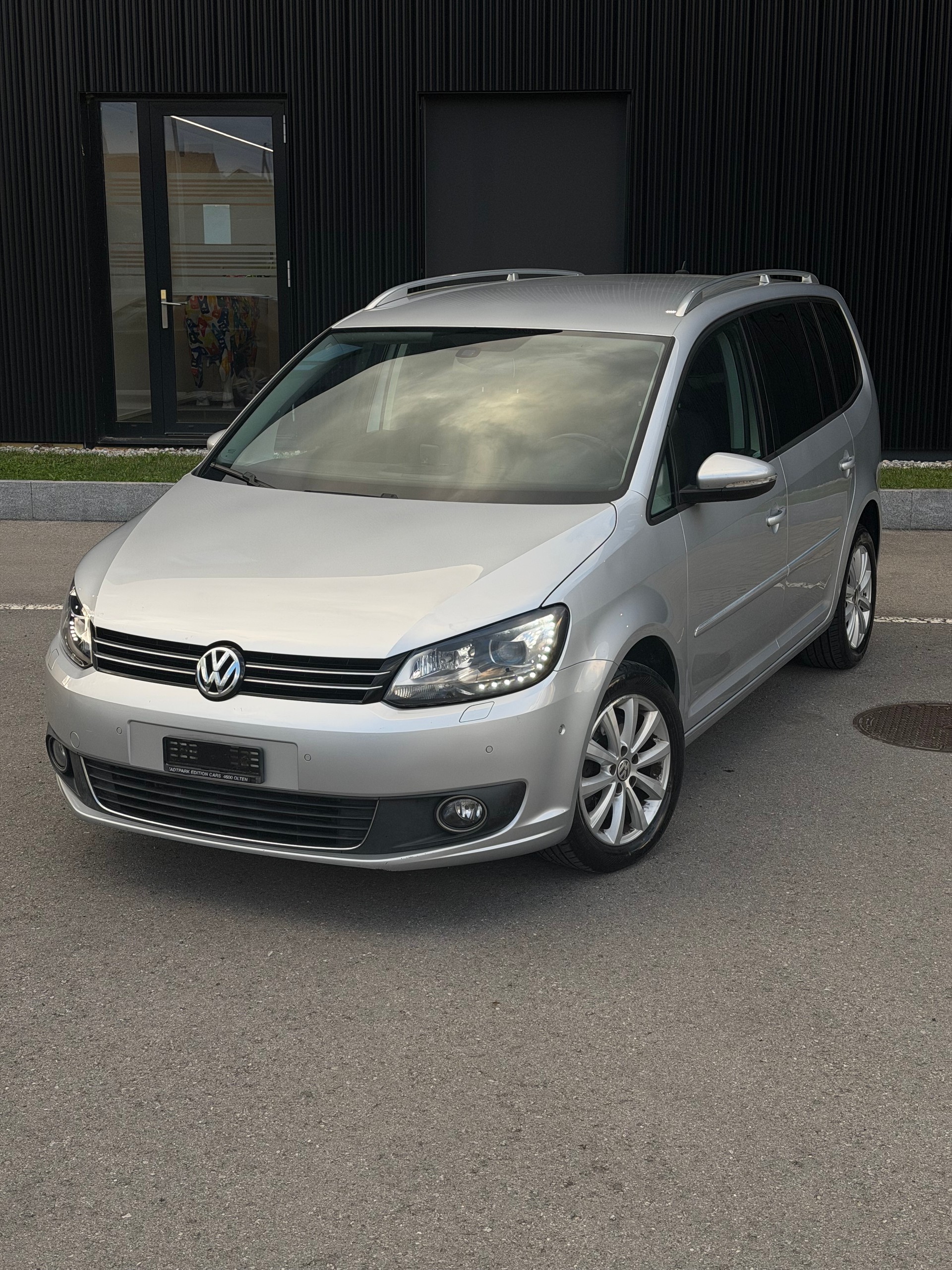VW Touran 2.0 TDI Highline DSG-image-13
