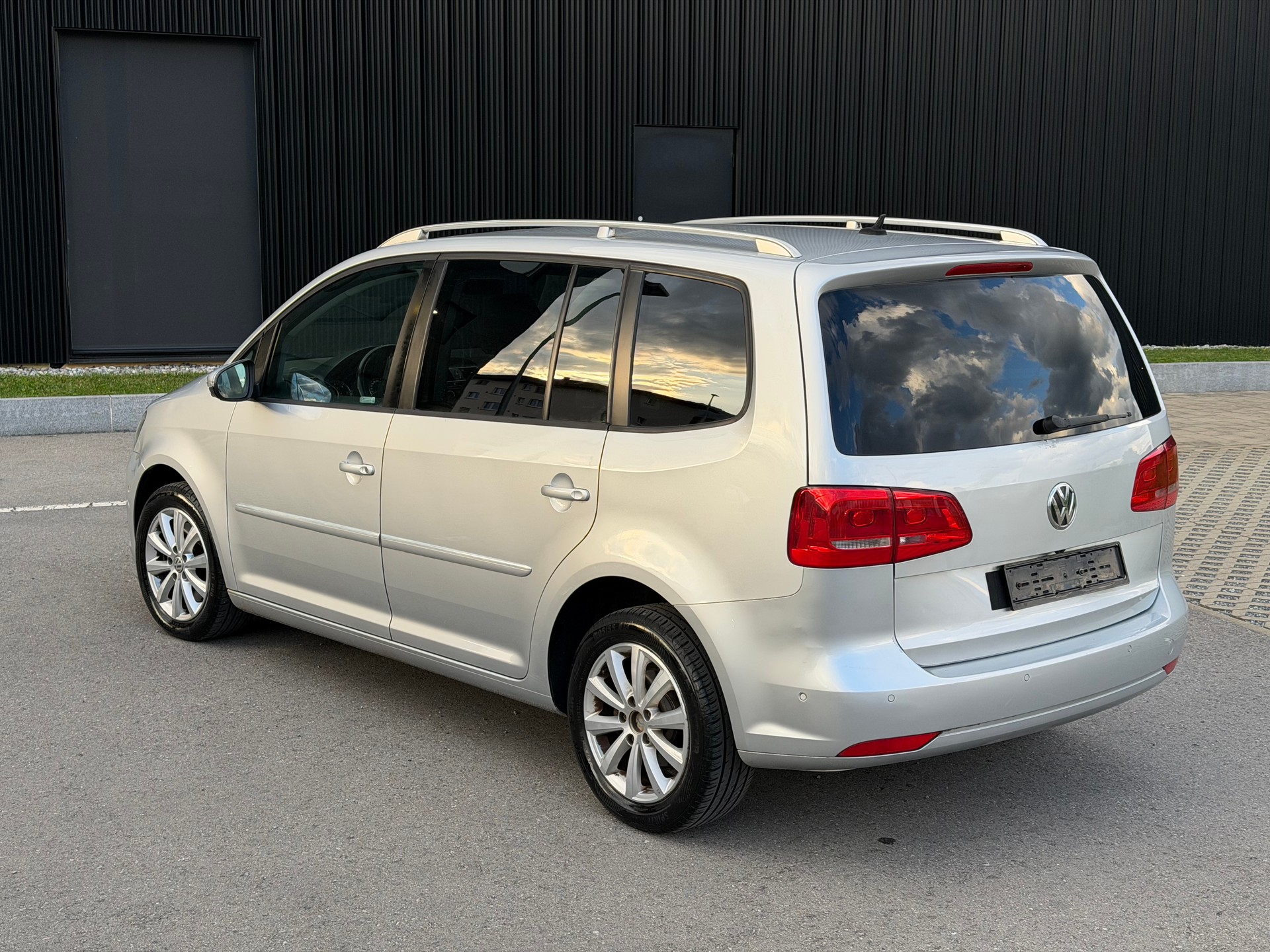 VW Touran 2.0 TDI Highline DSG-image-14