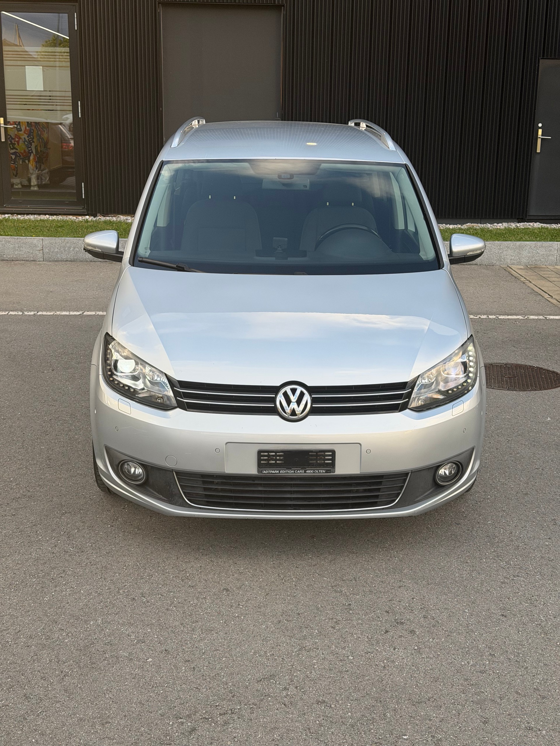 VW Touran 2.0 TDI Highline DSG-image-1