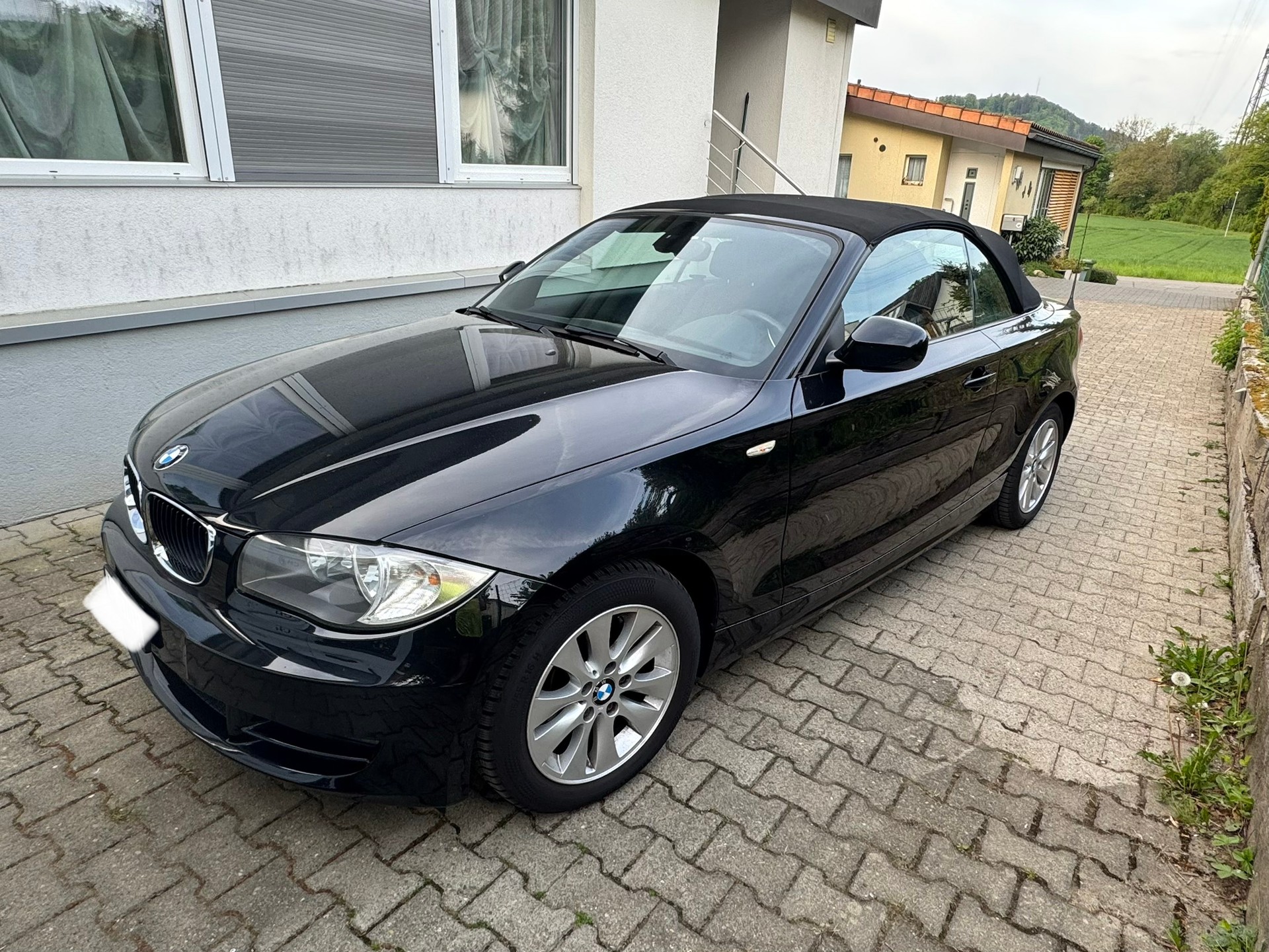 BMW 118i-image-1