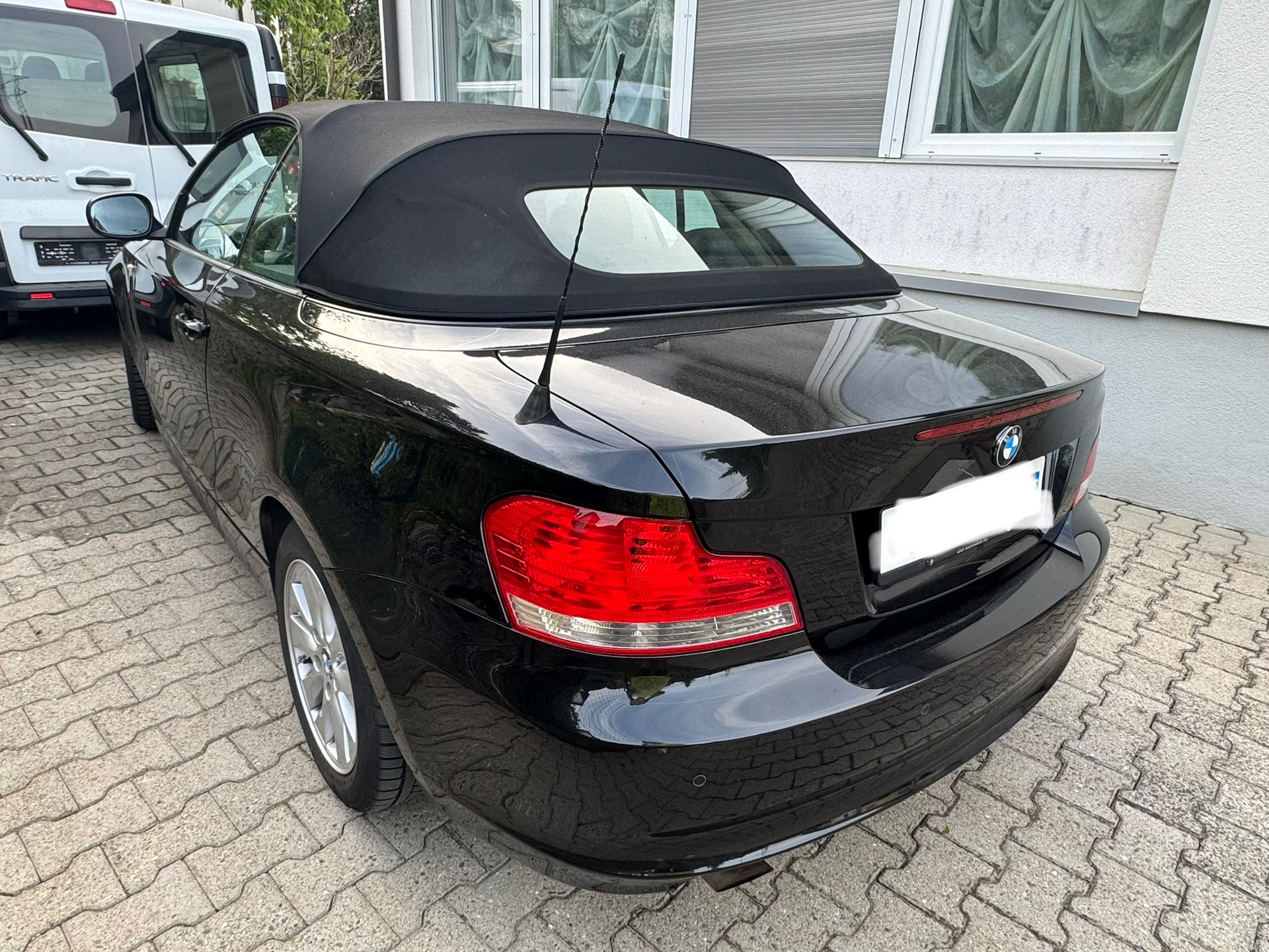 BMW 118i-image-2