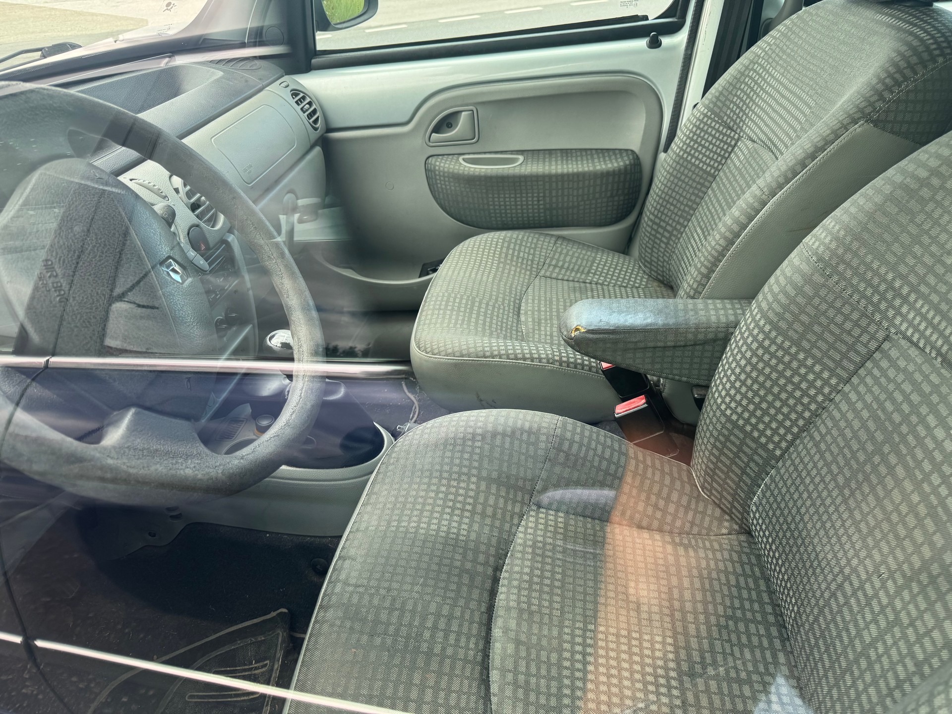 RENAULT Kangoo 1.6 16V Privilège-image-1