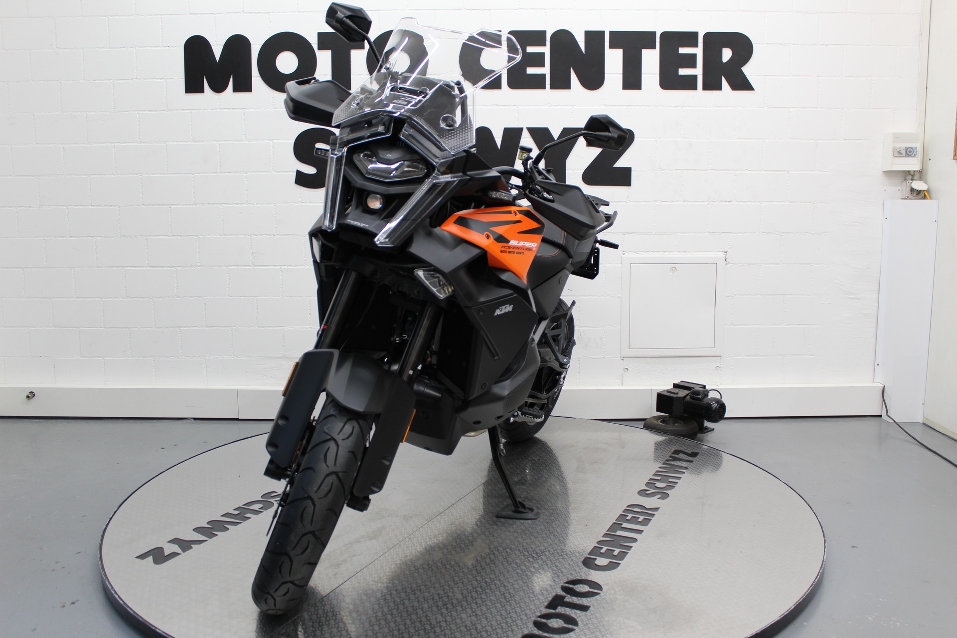 KTM 1390 Super Adventure S-showroom-element-3