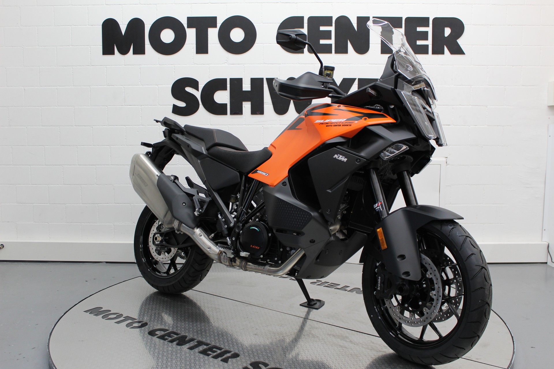 KTM 1390 Super Adventure S-showroom-element-1