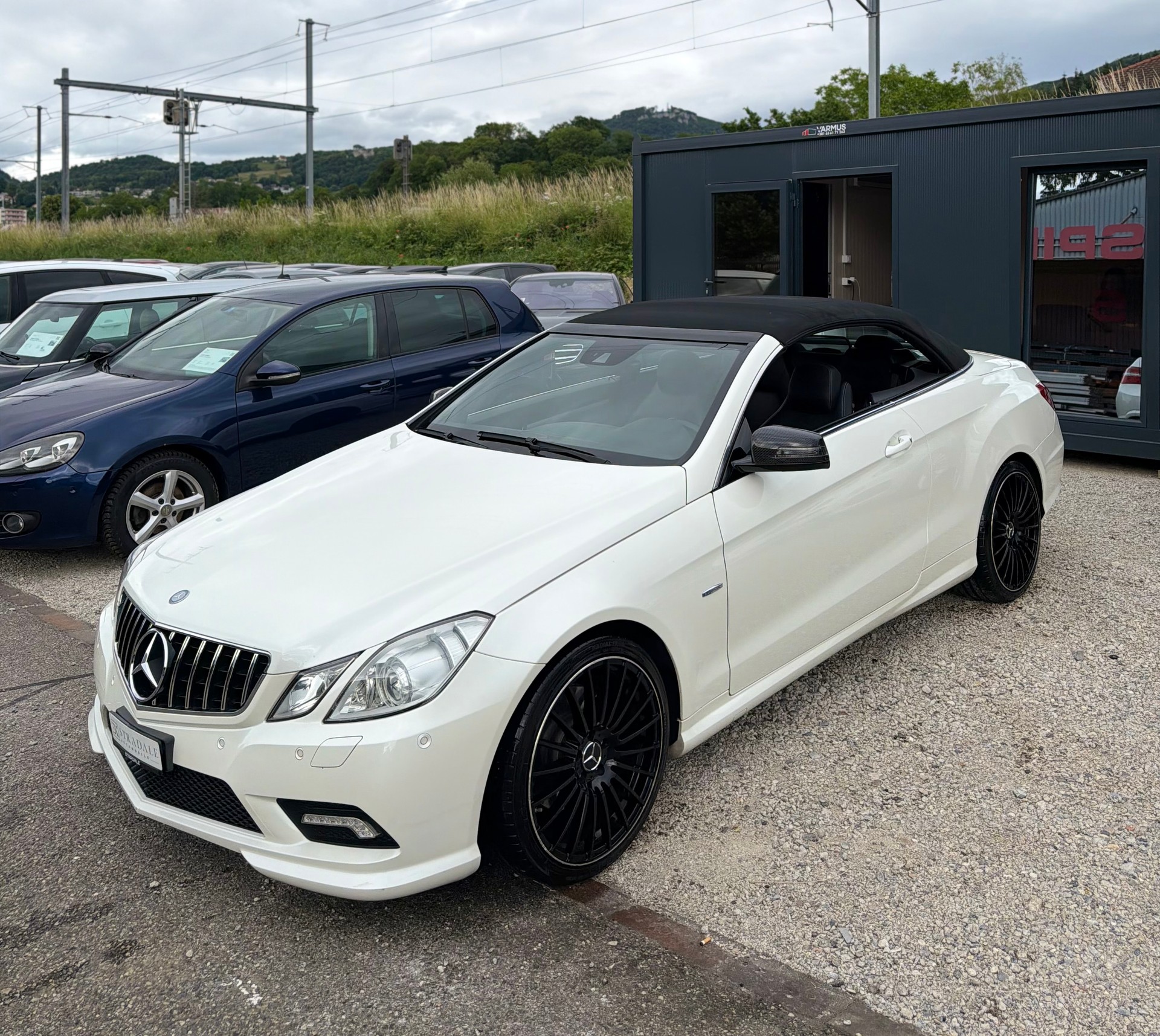 MERCEDES-BENZ E 250 CGI Automatic **AMG-Line** Perlweiss-image-6