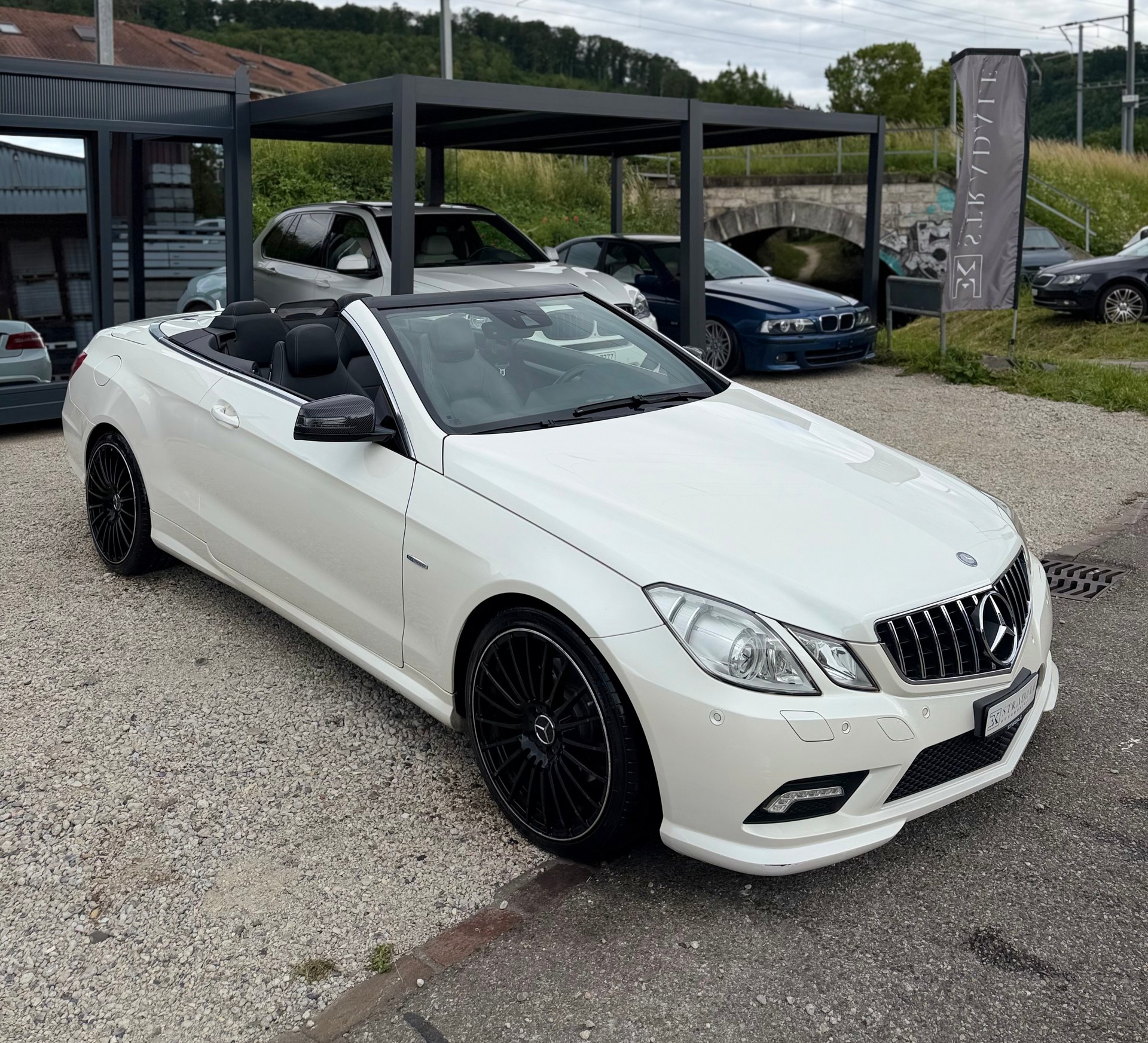 MERCEDES-BENZ E 250 CGI Automatic **AMG-Line** Perlweiss-image-2