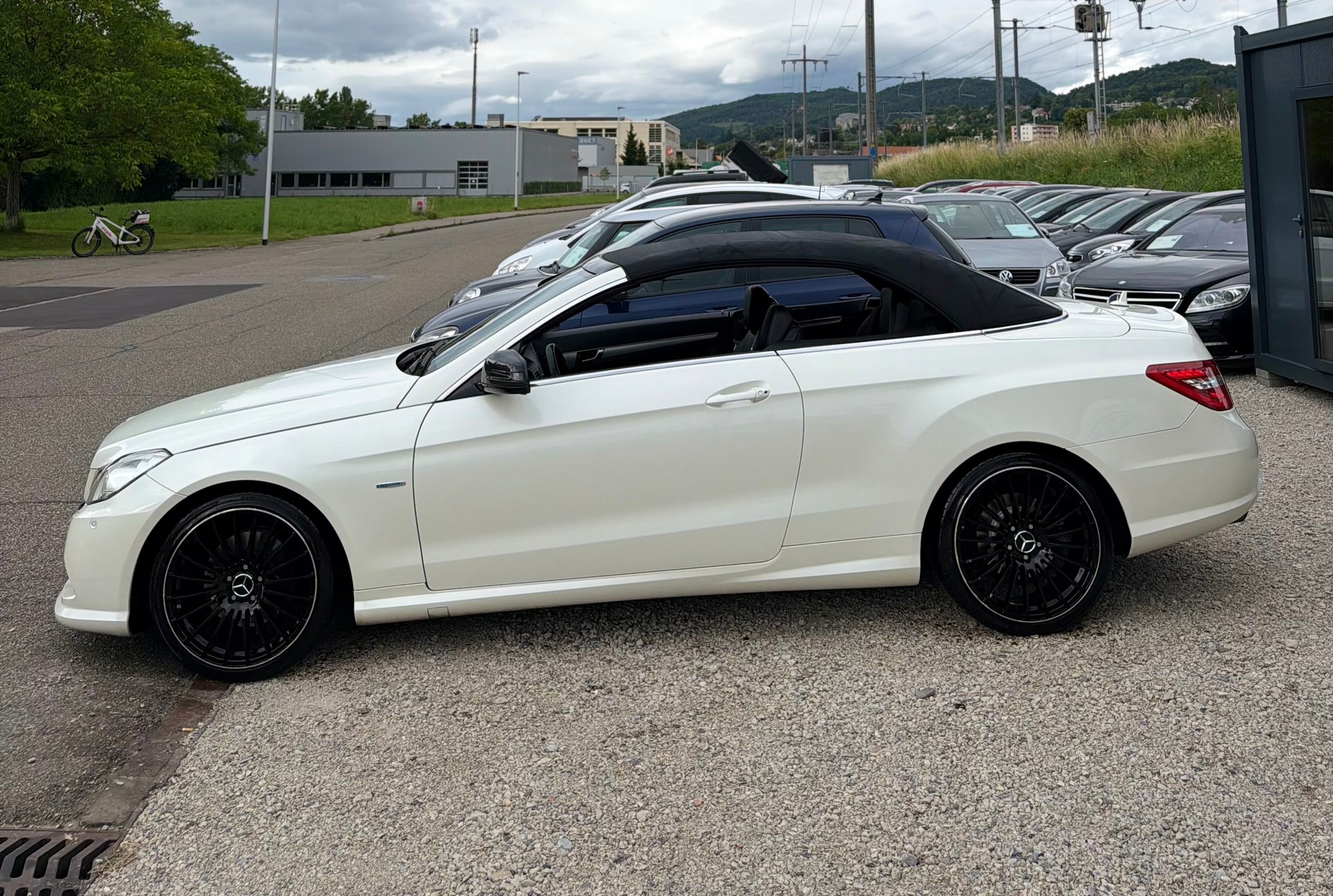 MERCEDES-BENZ E 250 CGI Automatic **AMG-Line** Perlweiss-image-8