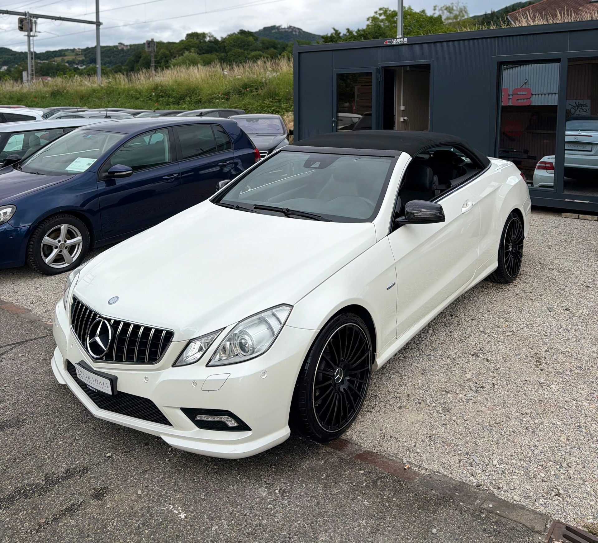 MERCEDES-BENZ E 250 CGI Automatic **AMG-Line** Perlweiss-image-5