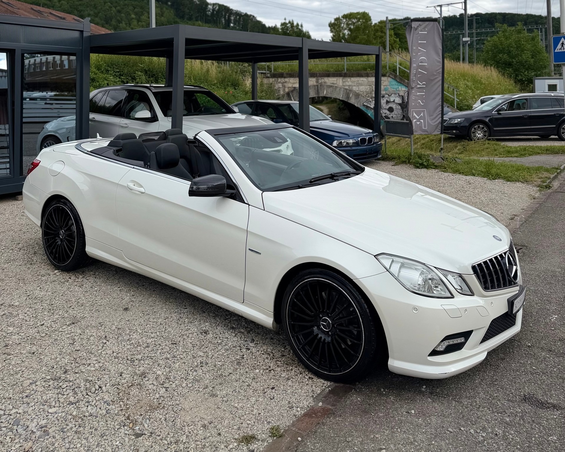 MERCEDES-BENZ E 250 CGI Automatic **AMG-Line** Perlweiss-image-3