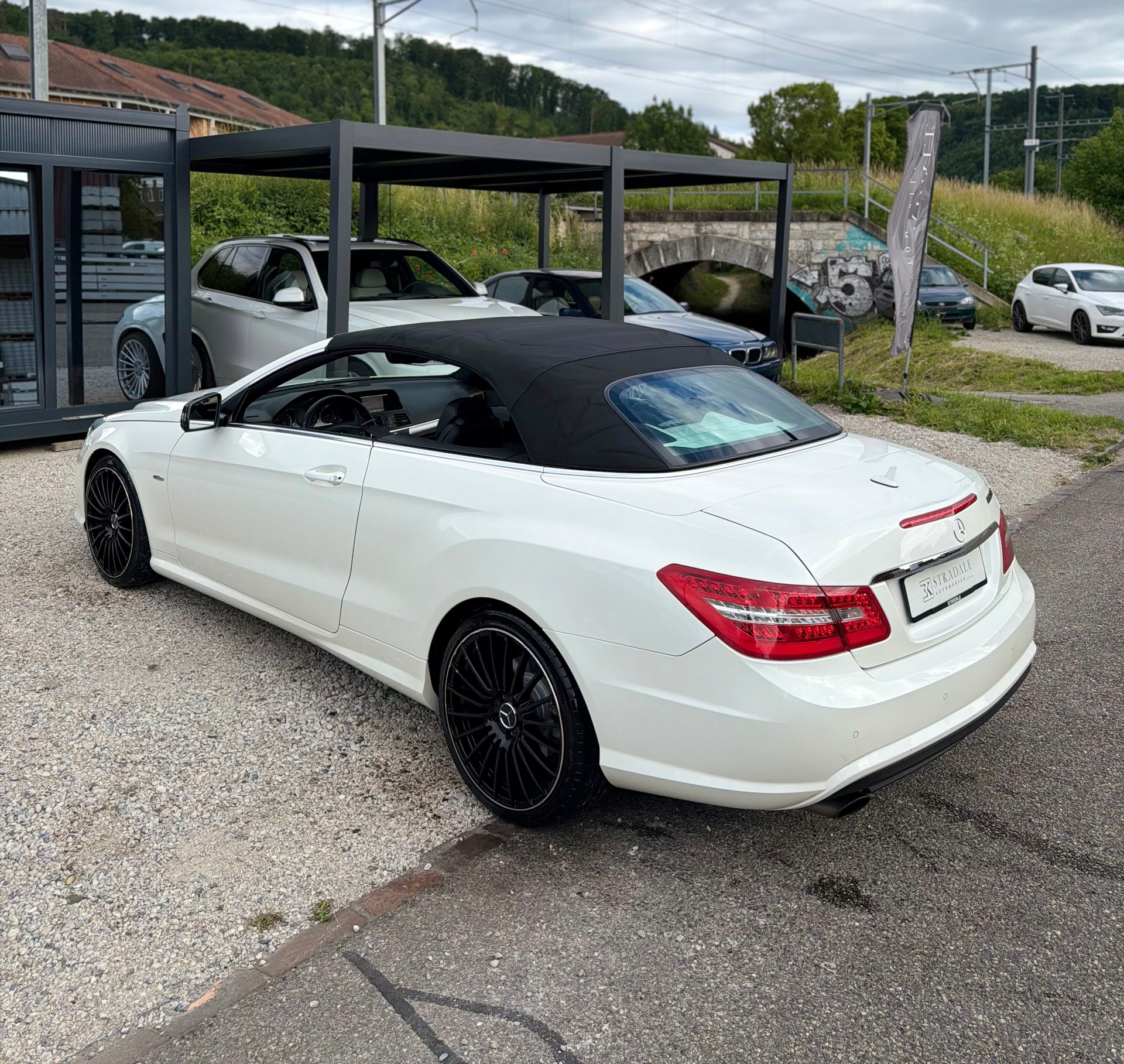 MERCEDES-BENZ E 250 CGI Automatic **AMG-Line** Perlweiss-image-11