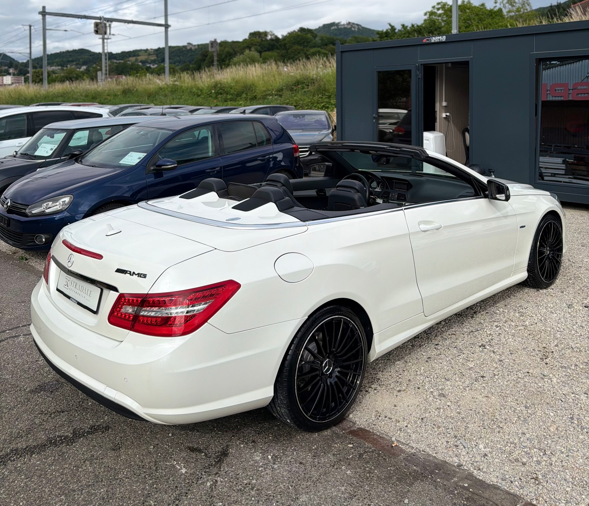 MERCEDES-BENZ E 250 CGI Automatic **AMG-Line** Perlweiss-image-4