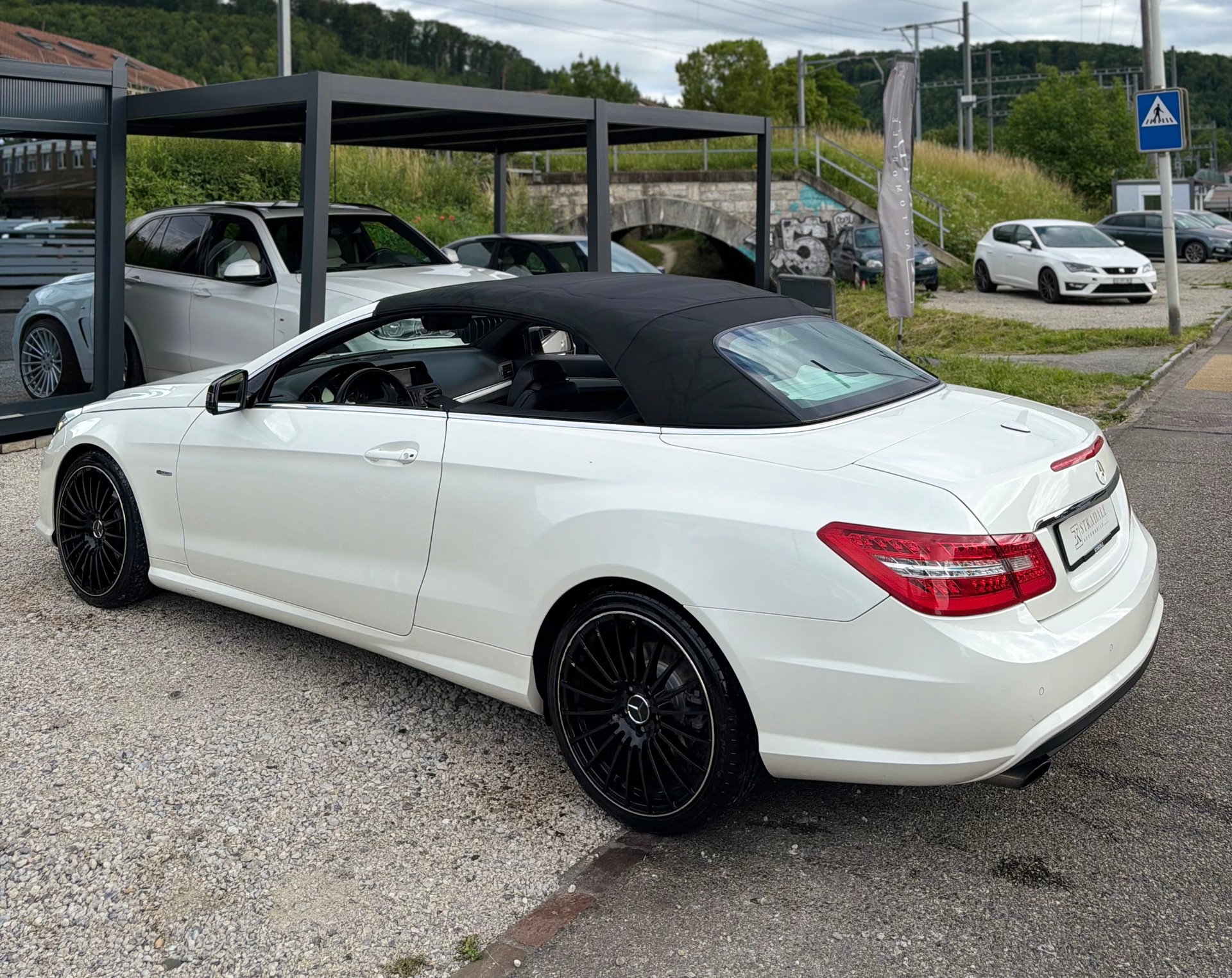 MERCEDES-BENZ E 250 CGI Automatic **AMG-Line** Perlweiss-image-10