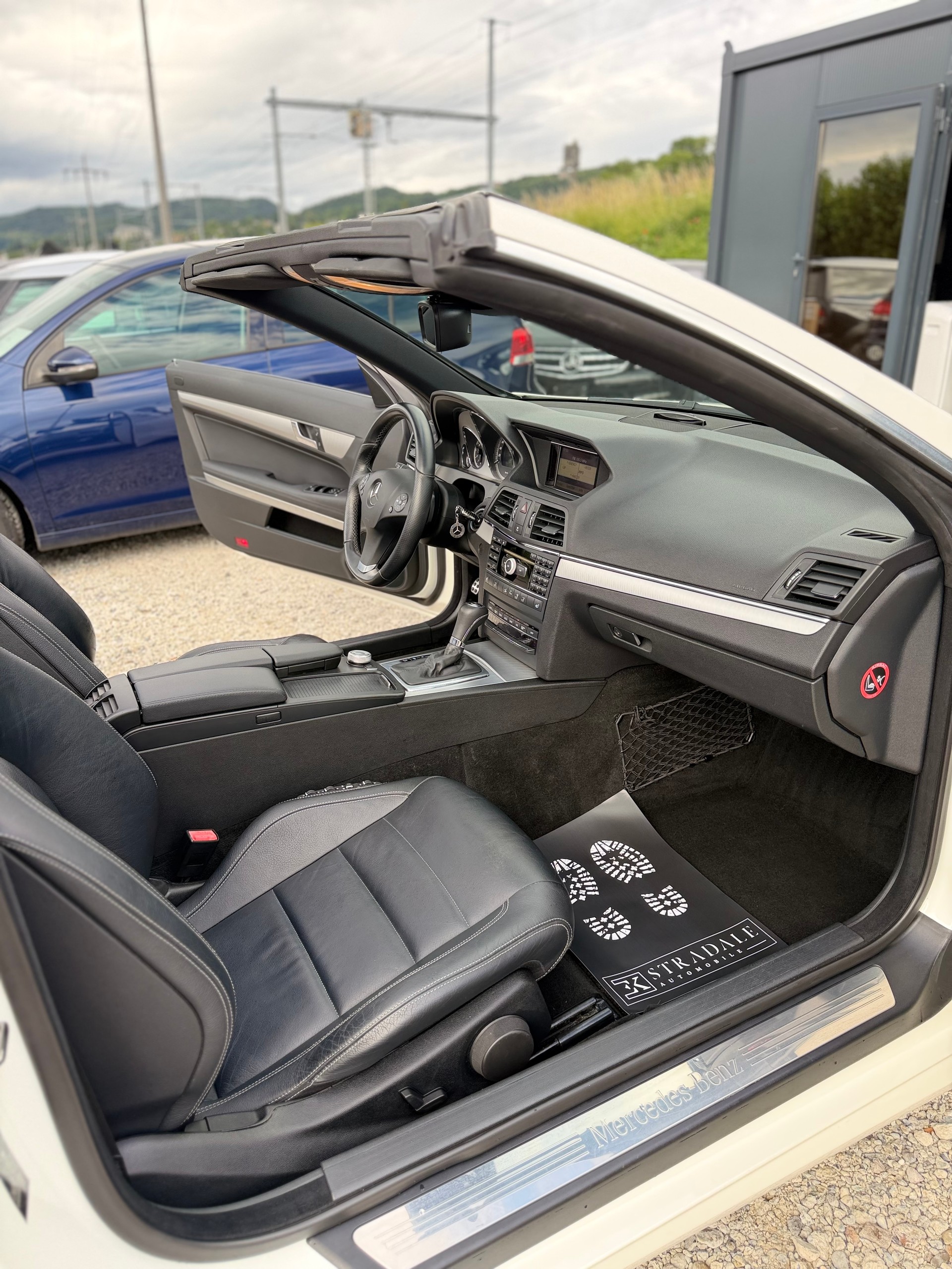 MERCEDES-BENZ E 250 CGI Automatic **AMG-Line** Perlweiss-image-13