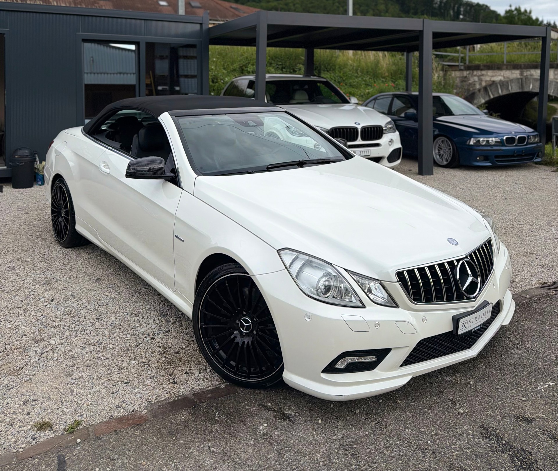 MERCEDES-BENZ E 250 CGI Automatic **AMG-Line** Perlweiss-image-0