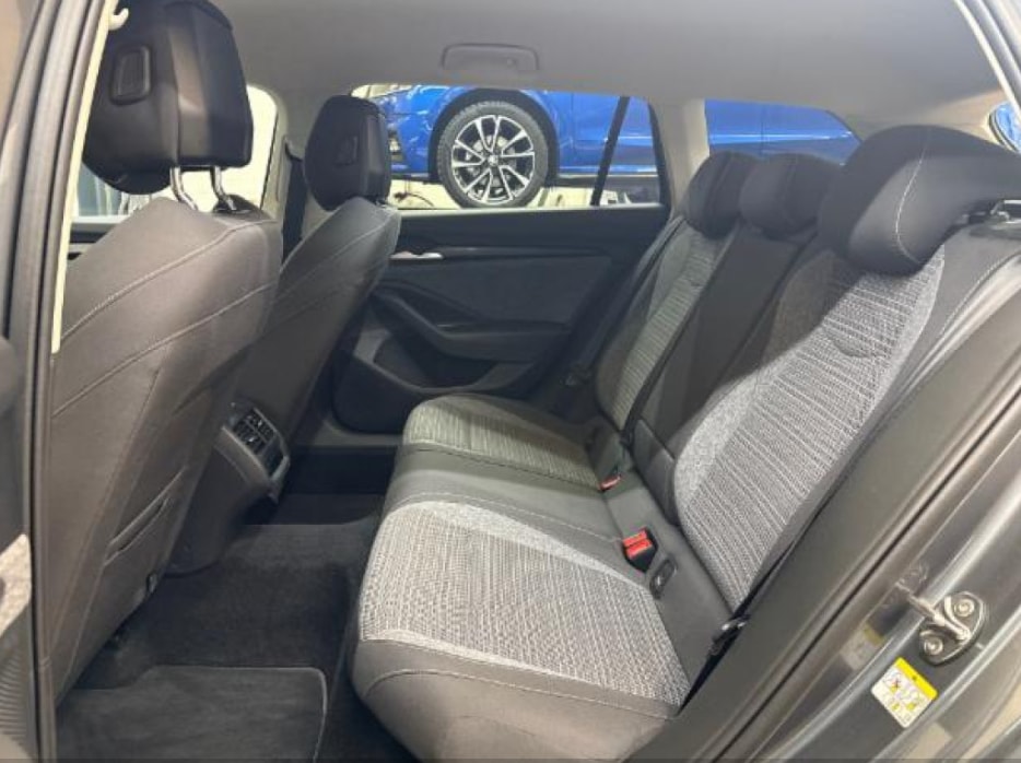 SKODA Superb Combi 2.0 TDi Selection 4x4 DSG Modell 2026 mit Anhängerkupplung-image-9