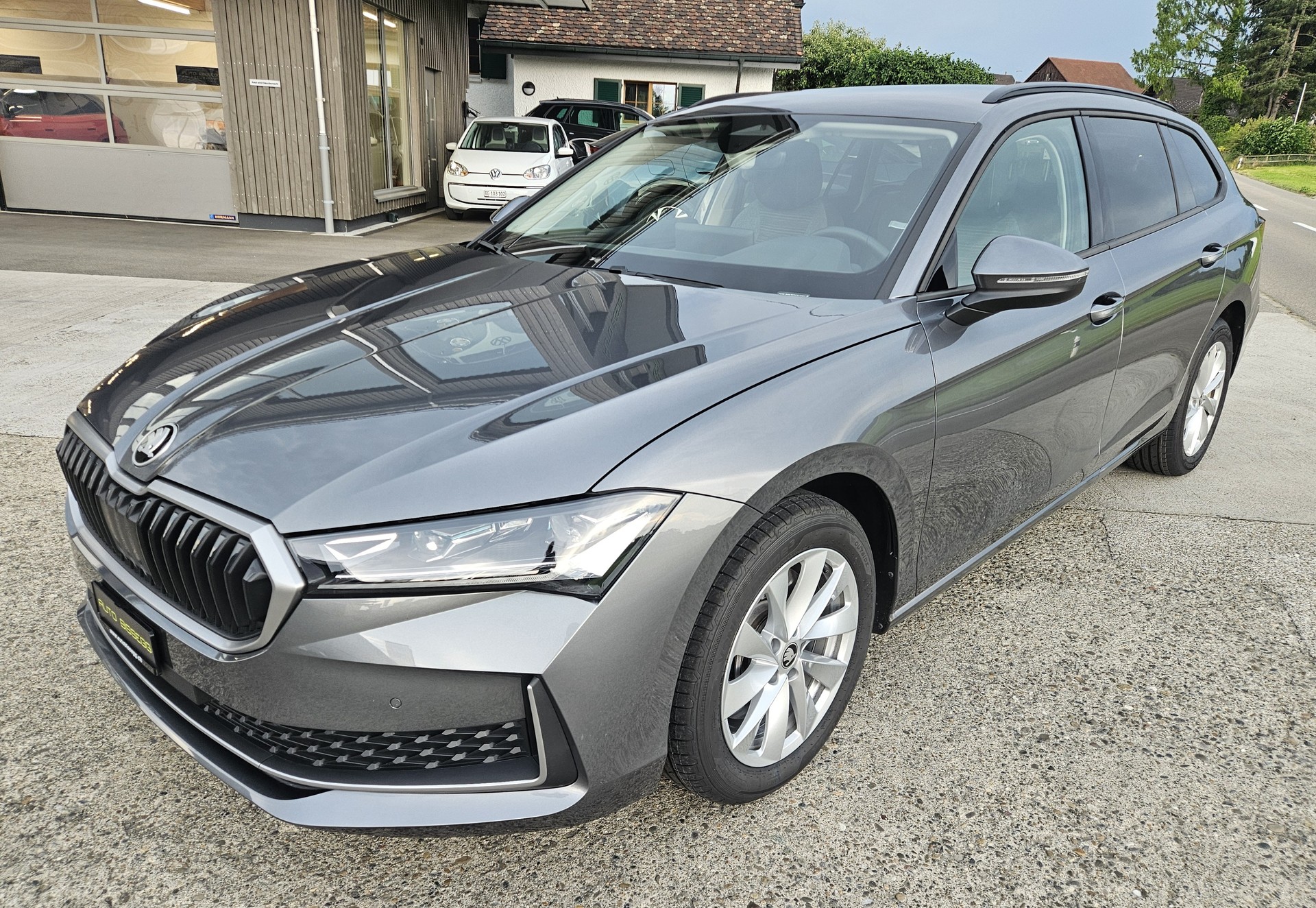 SKODA Superb Combi 2.0 TDi Selection 4x4 DSG Modell 2026 mit Anhängerkupplung-showroom-element-2