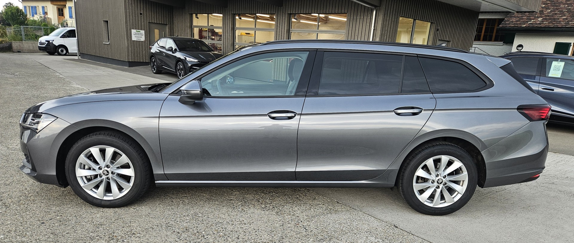 SKODA Superb Combi 2.0 TDi Selection 4x4 DSG Modell 2026 mit Anhängerkupplung-showroom-element-3