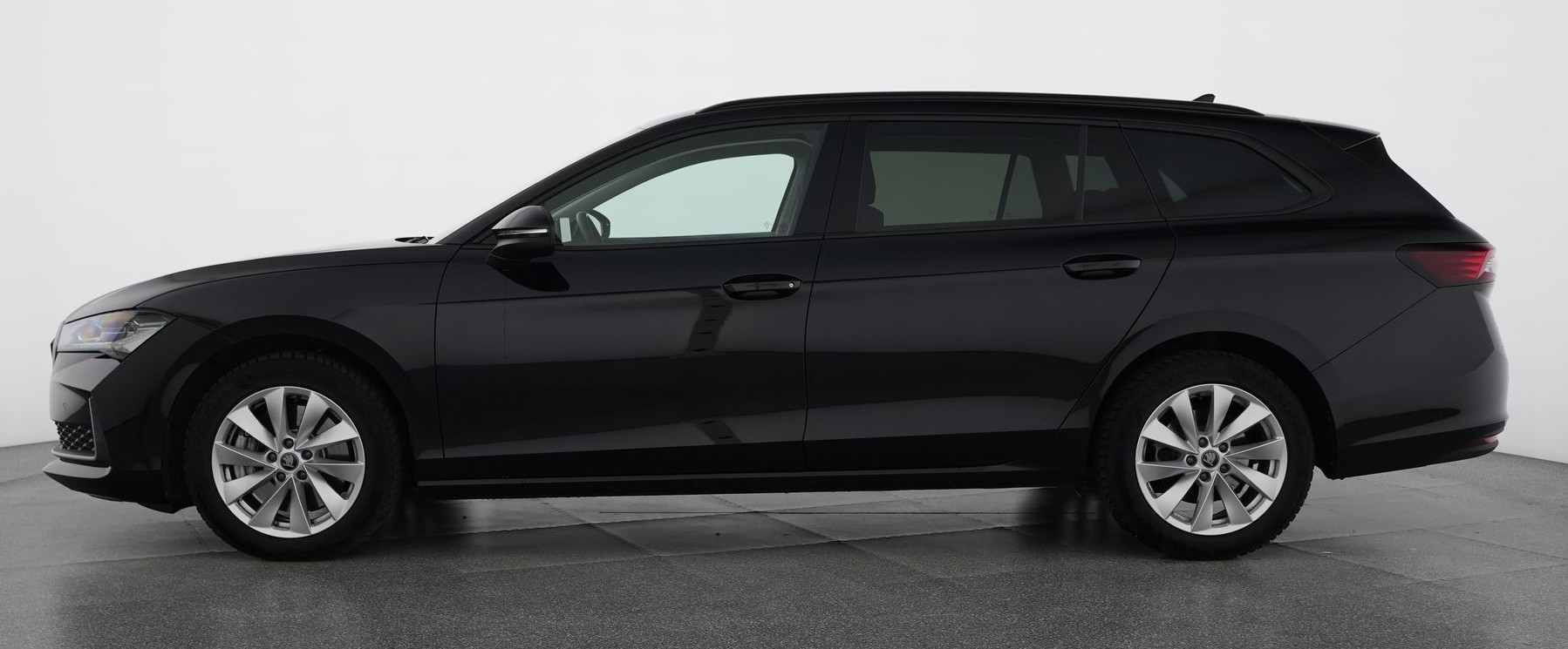 SKODA Superb Combi 2.0 TDi Selection 4x4 DSG Modell 2026 mit Anhängerkupplung-showroom-element-1