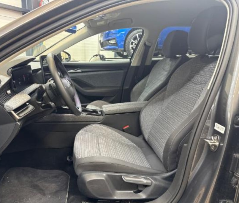 SKODA Superb Combi 2.0 TDi Selection 4x4 DSG Modell 2026 mit Anhängerkupplung-image-6