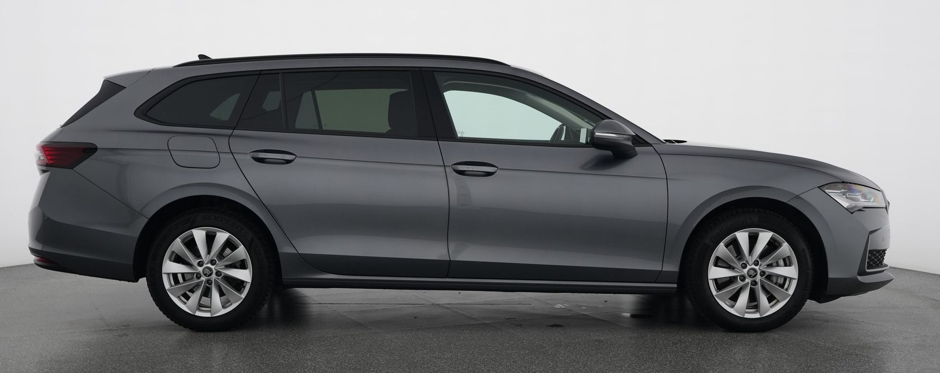 SKODA Superb Combi 2.0 TDi Selection 4x4 DSG Modell 2026 mit Anhängerkupplung-image-4