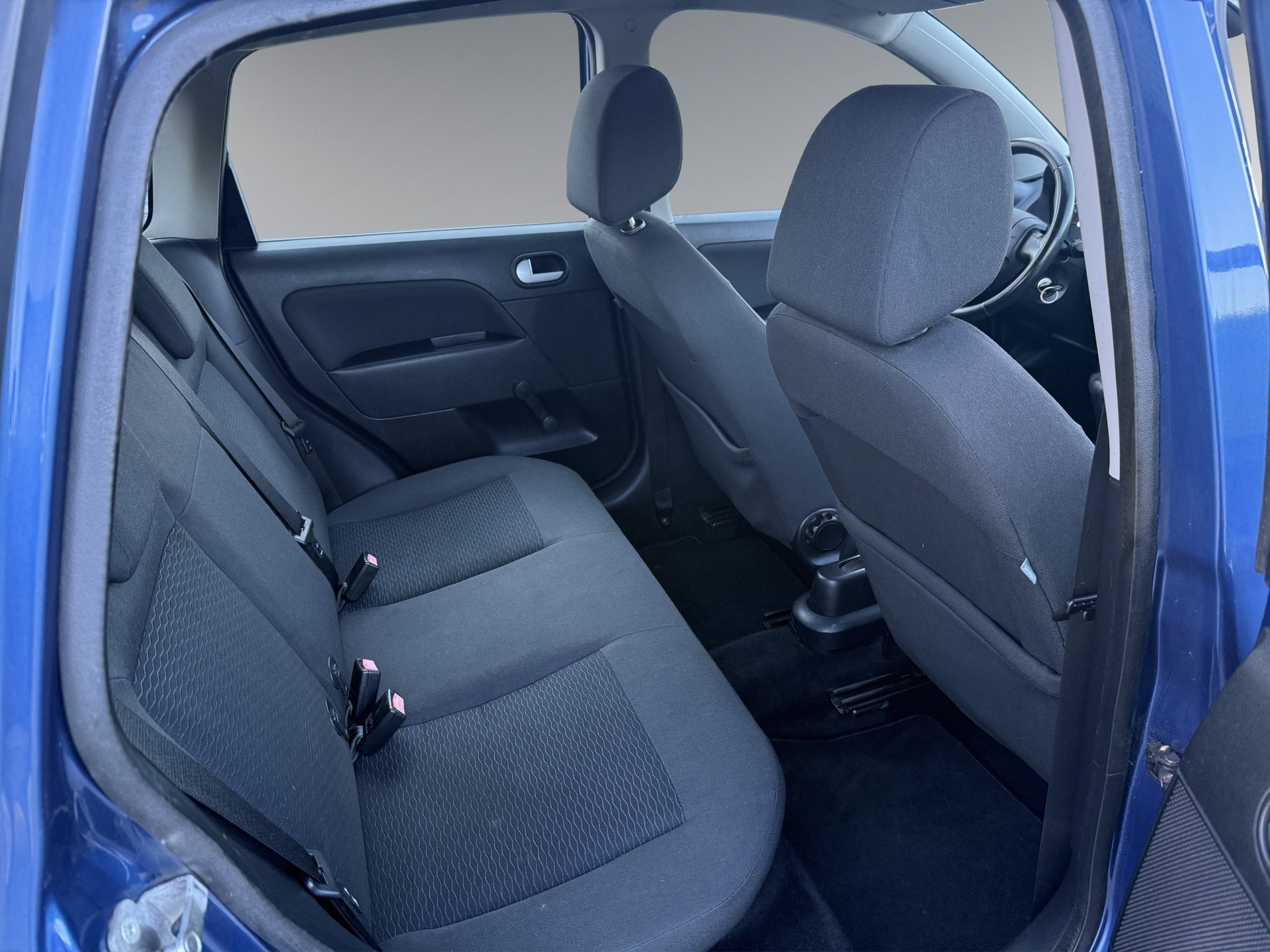 FORD Fiesta 1.6 16V Ghia-image-8