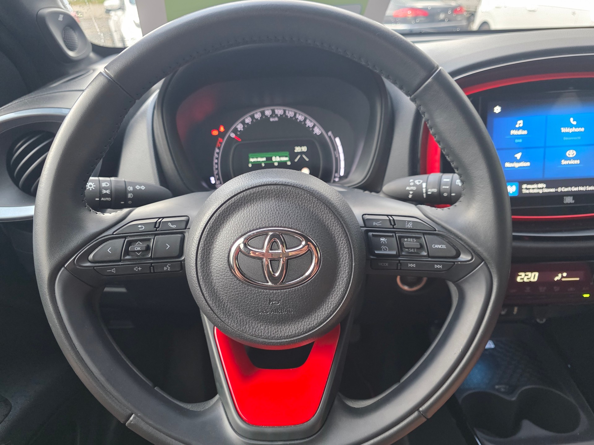 TOYOTA Aygo X 1.0 VVT-i Undercover-image-13