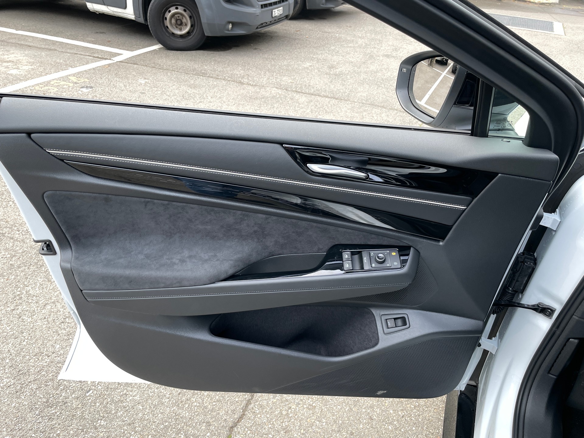 VW ID.7 Tourer Pro 77 kWh m. Wärmepumpe-image-8