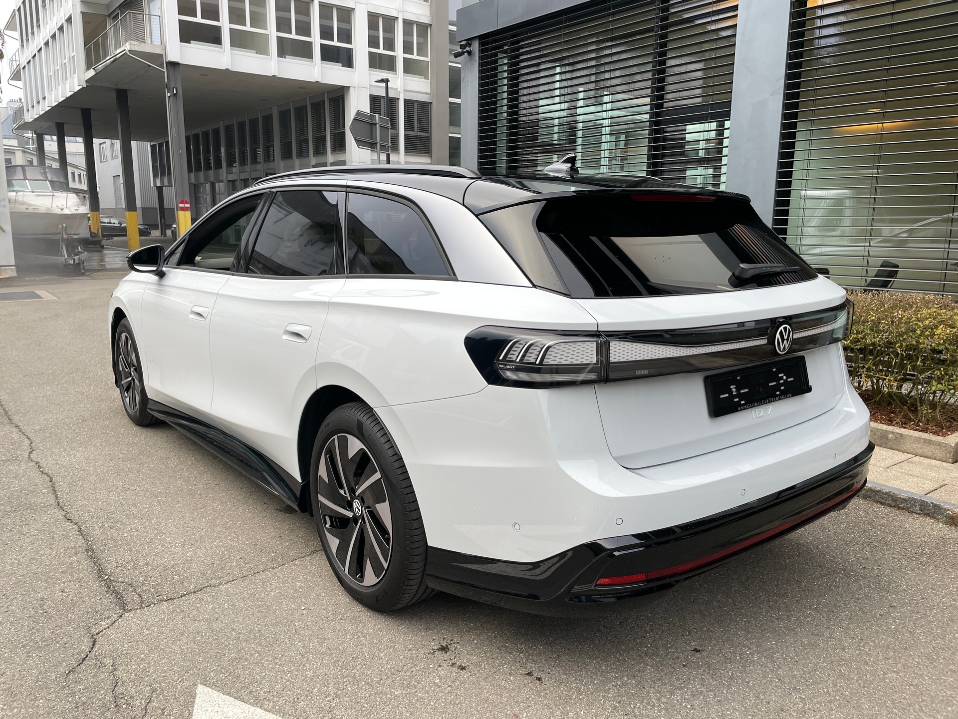 VW ID.7 Tourer Pro 77 kWh m. Wärmepumpe-image-2