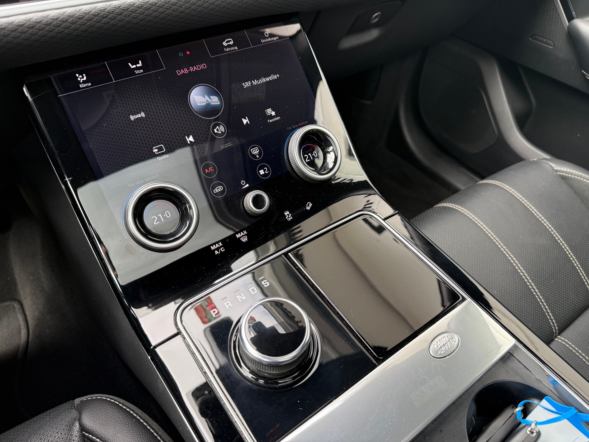 LAND ROVER Range Rover Velar R-Dynamic D 240 SE Automatic-image-12