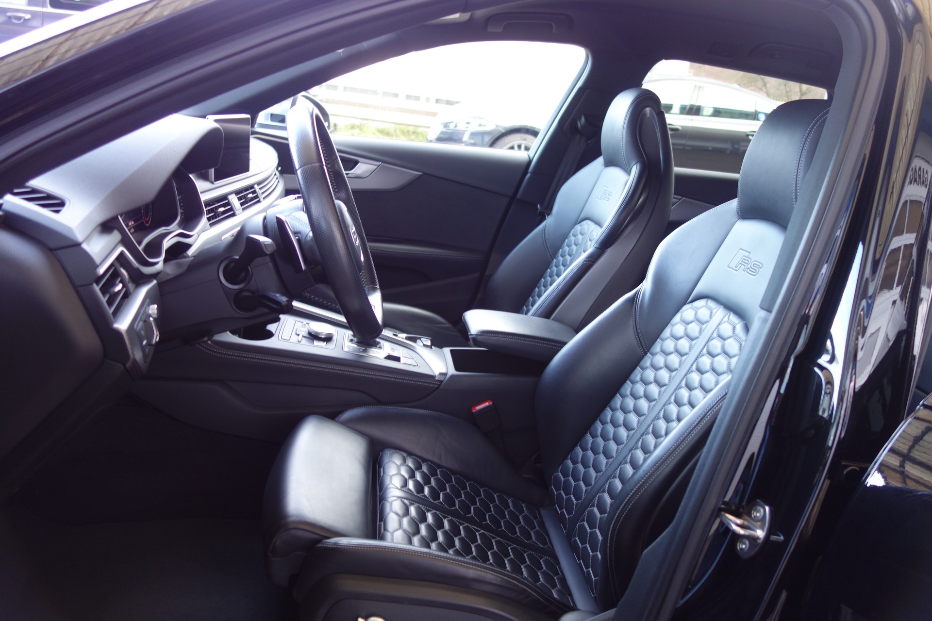 AUDI RS4 Avant 2.9 TFSI quattro tiptronic-image-12