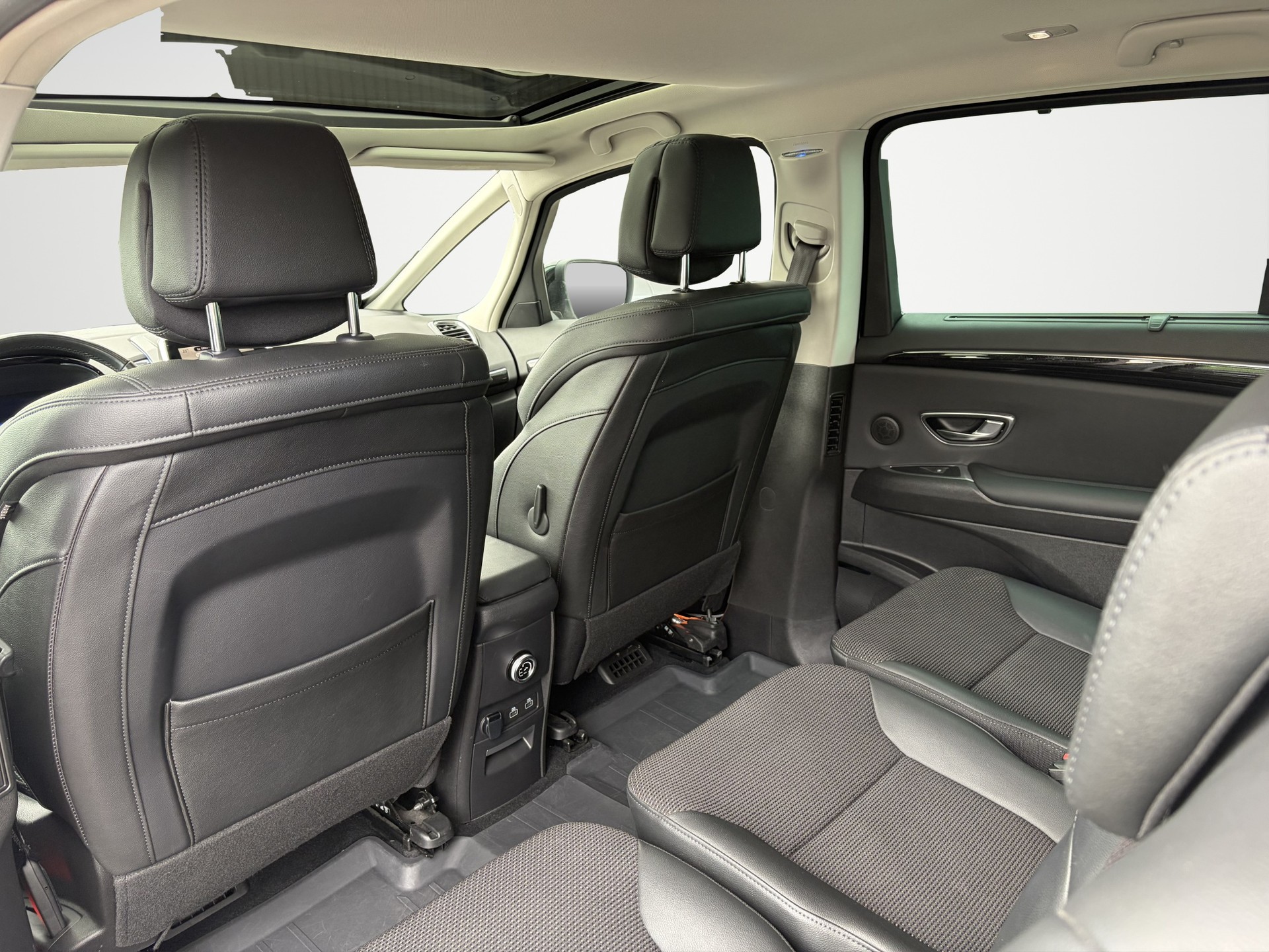 RENAULT Espace 2.0 dCi Techno EDC 6-image-13