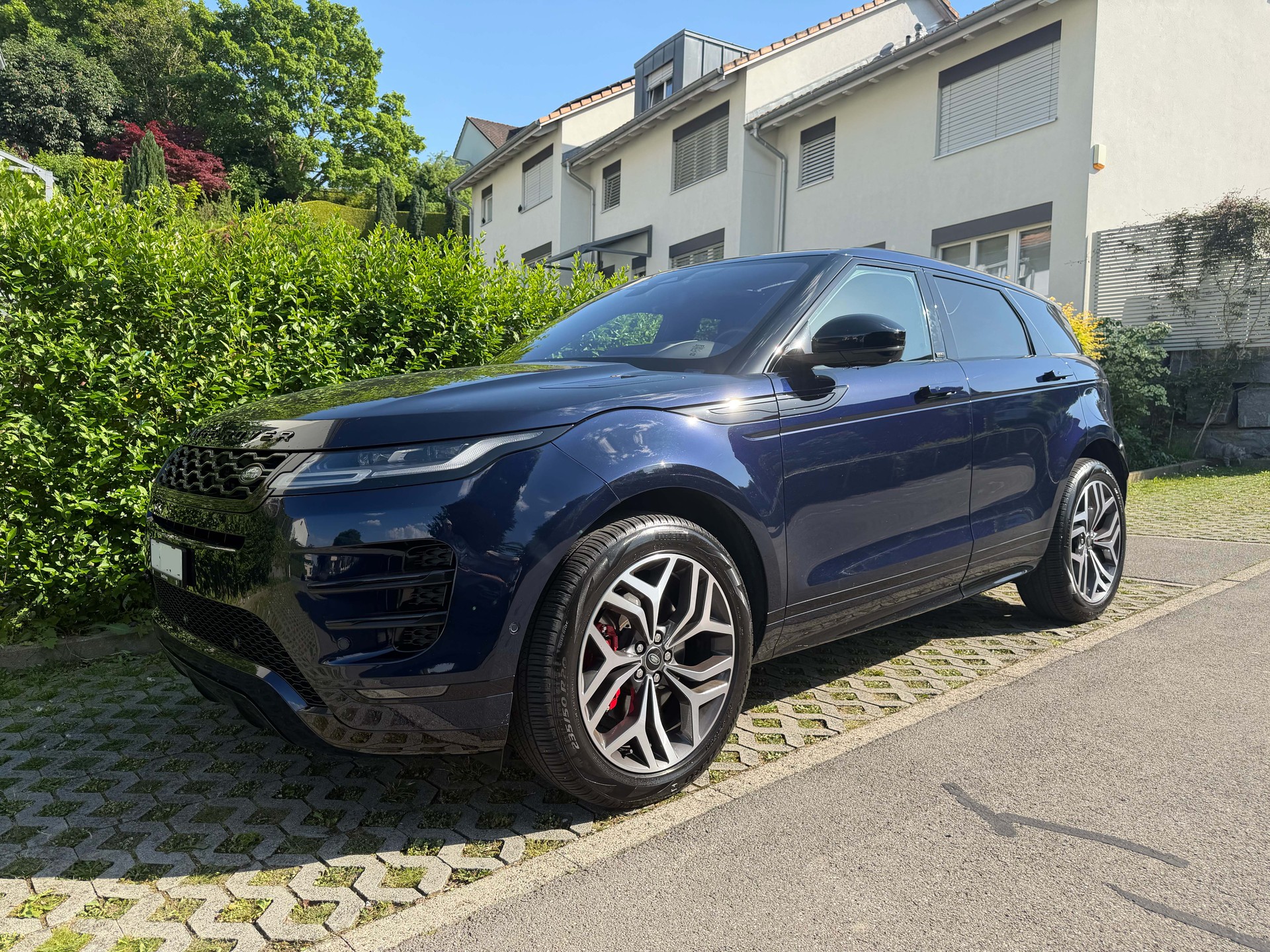 LAND ROVER 1.5 T 300e R-Dynamic Autobiography-image-0