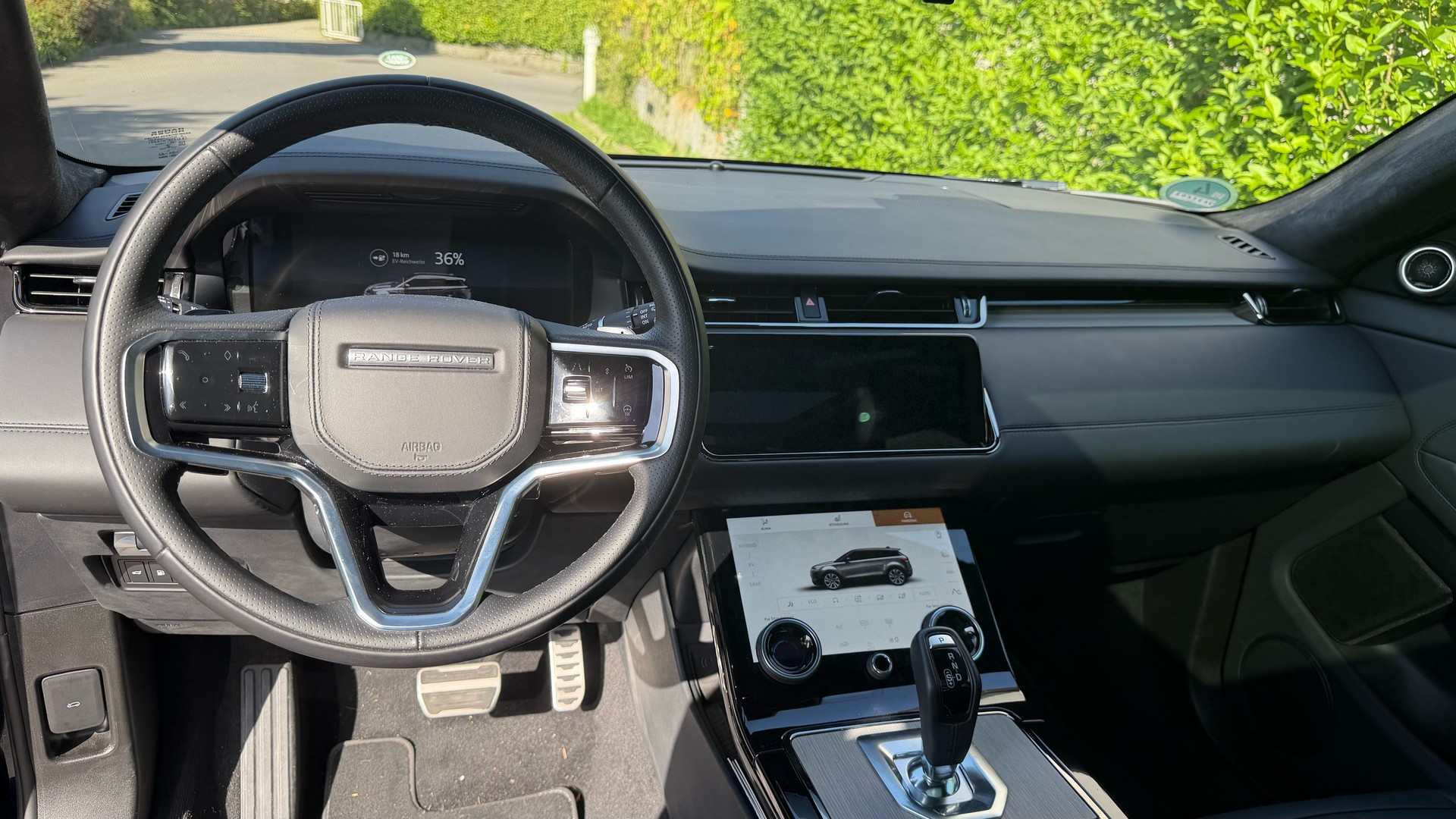 LAND ROVER 1.5 T 300e R-Dynamic Autobiography-image-2