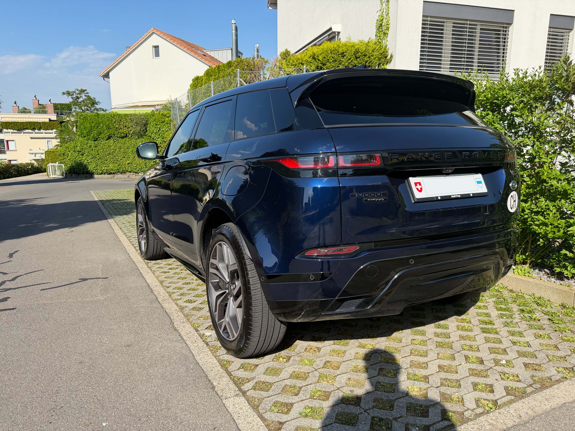LAND ROVER 1.5 T 300e R-Dynamic Autobiography-image-1