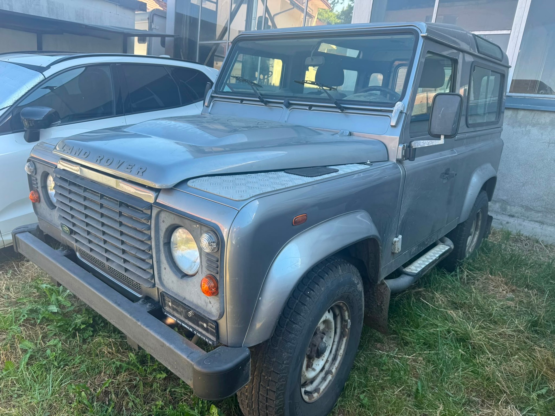 LAND ROVER Defender 90 2.2 TD4 Station Wagon-image-0