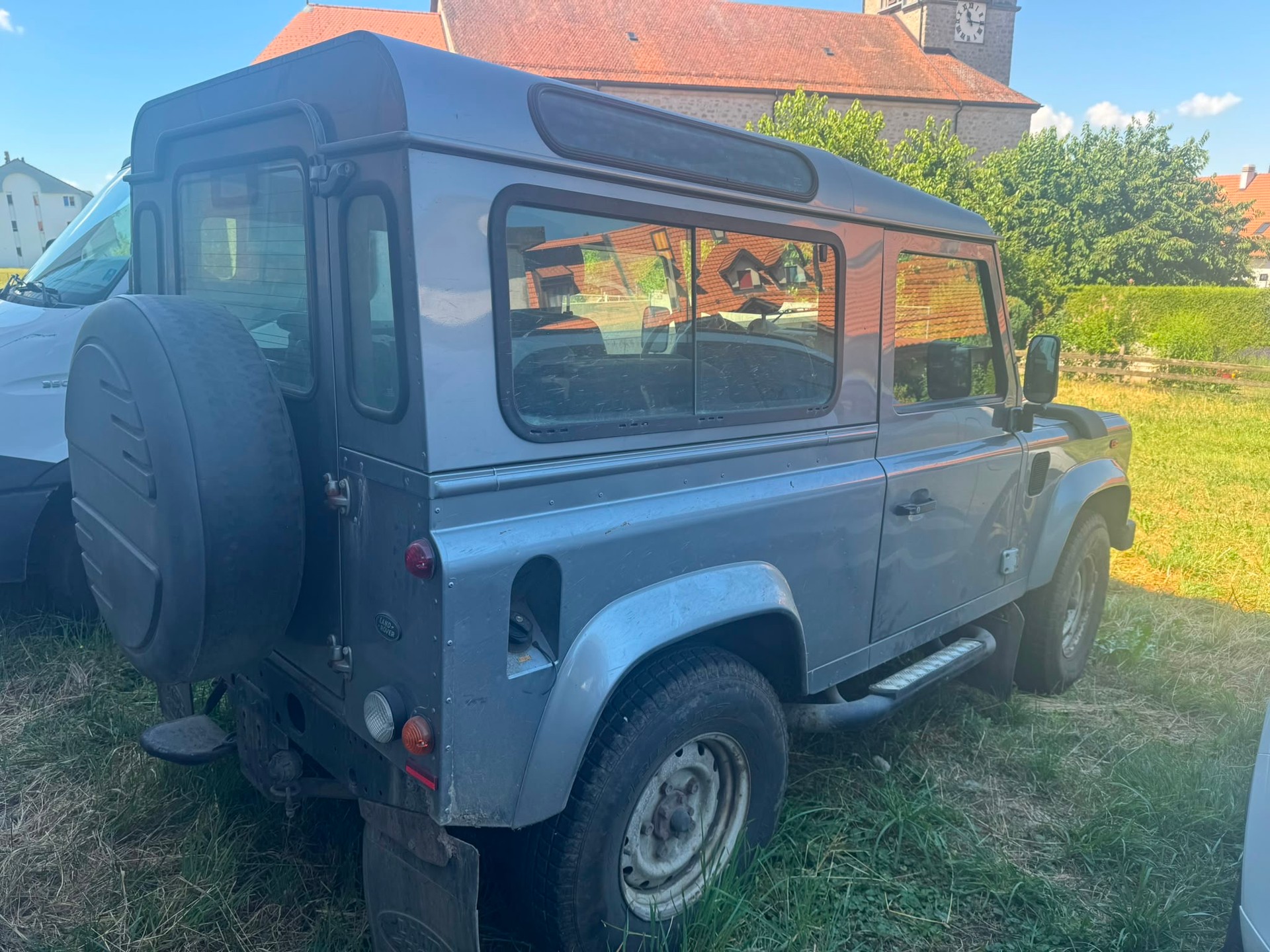 LAND ROVER Defender 90 2.2 TD4 Station Wagon-image-3