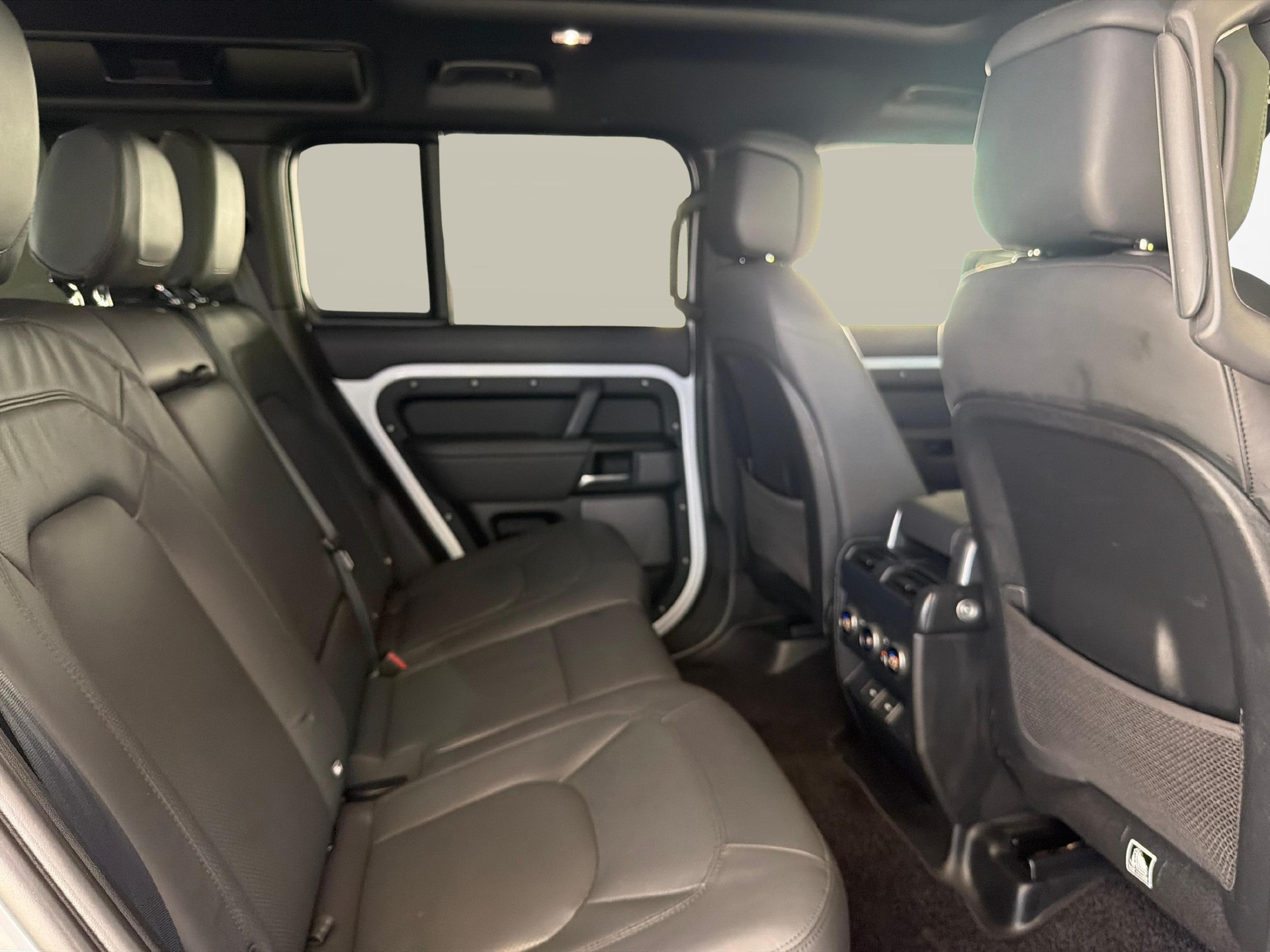 LAND ROVER Defender 110 5.0 V8 SC 525PS, klimatisierte Vordersitze-image-10