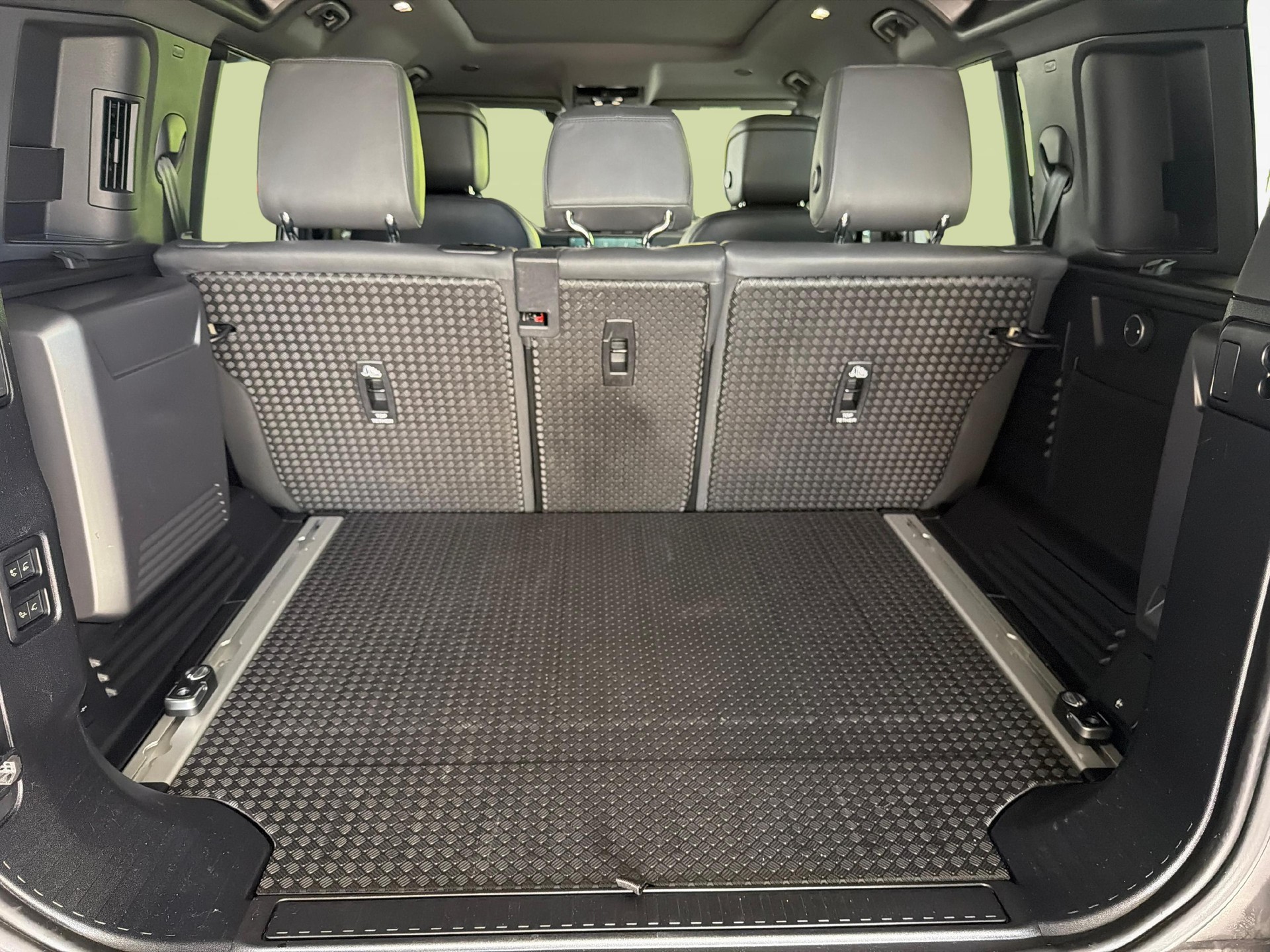LAND ROVER Defender 110 5.0 V8 SC 525PS, klimatisierte Vordersitze-image-11