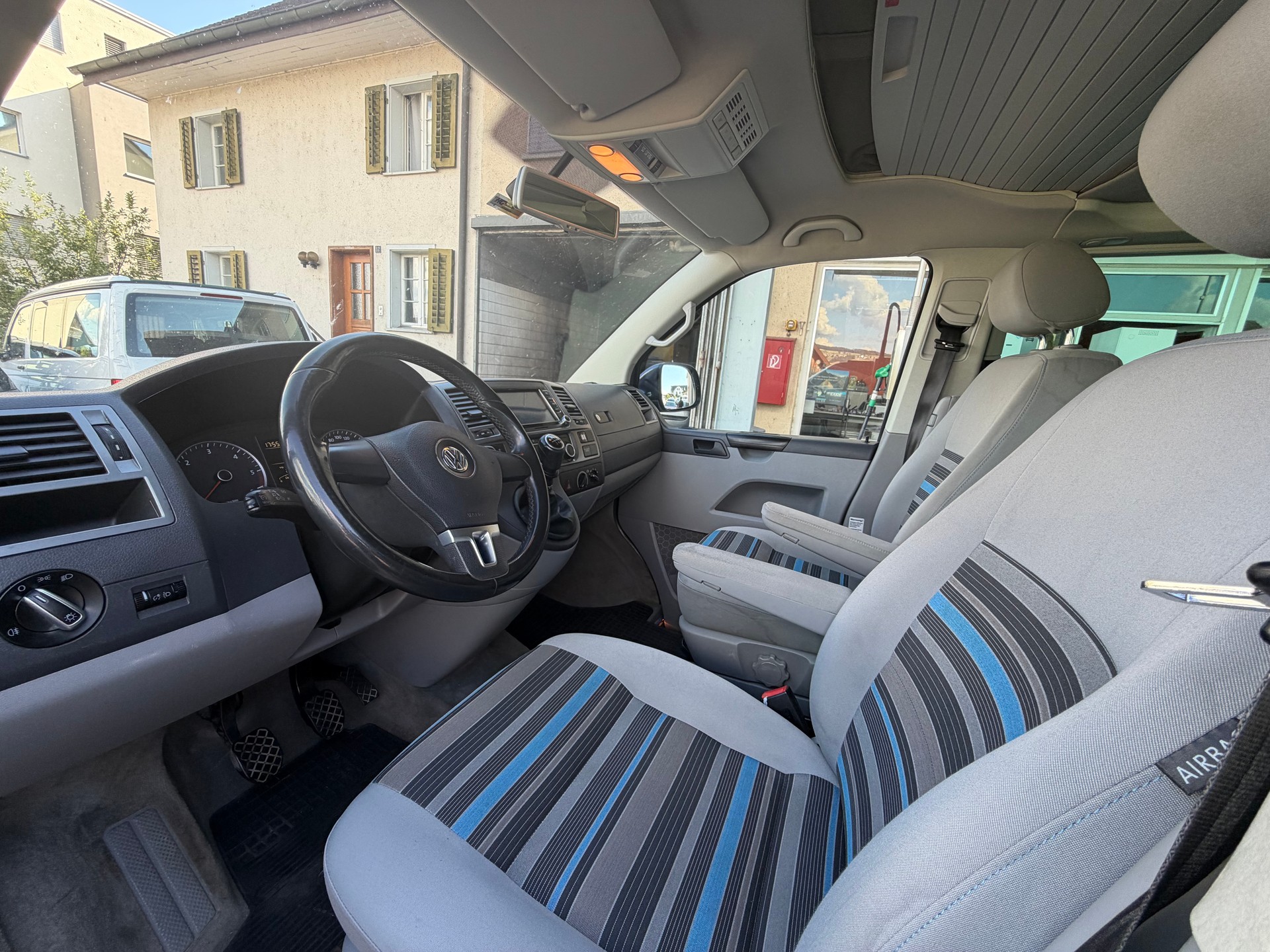 VW T5 California 2.0 TDI Beach-image-11