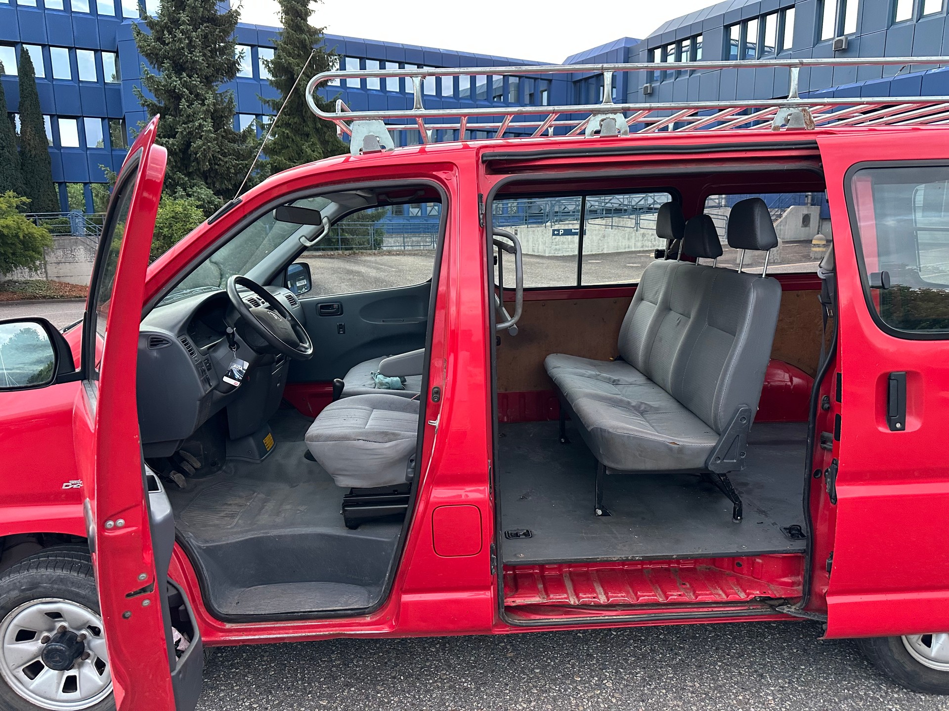 TOYOTA Hiace D-4D Kombi 4WD SWB-image-6