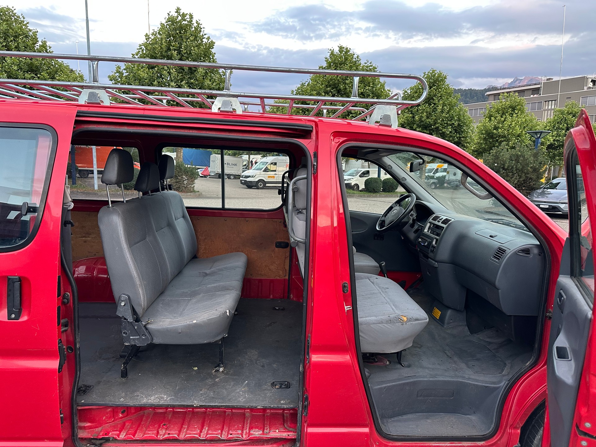 TOYOTA Hiace D-4D Kombi 4WD SWB-image-5
