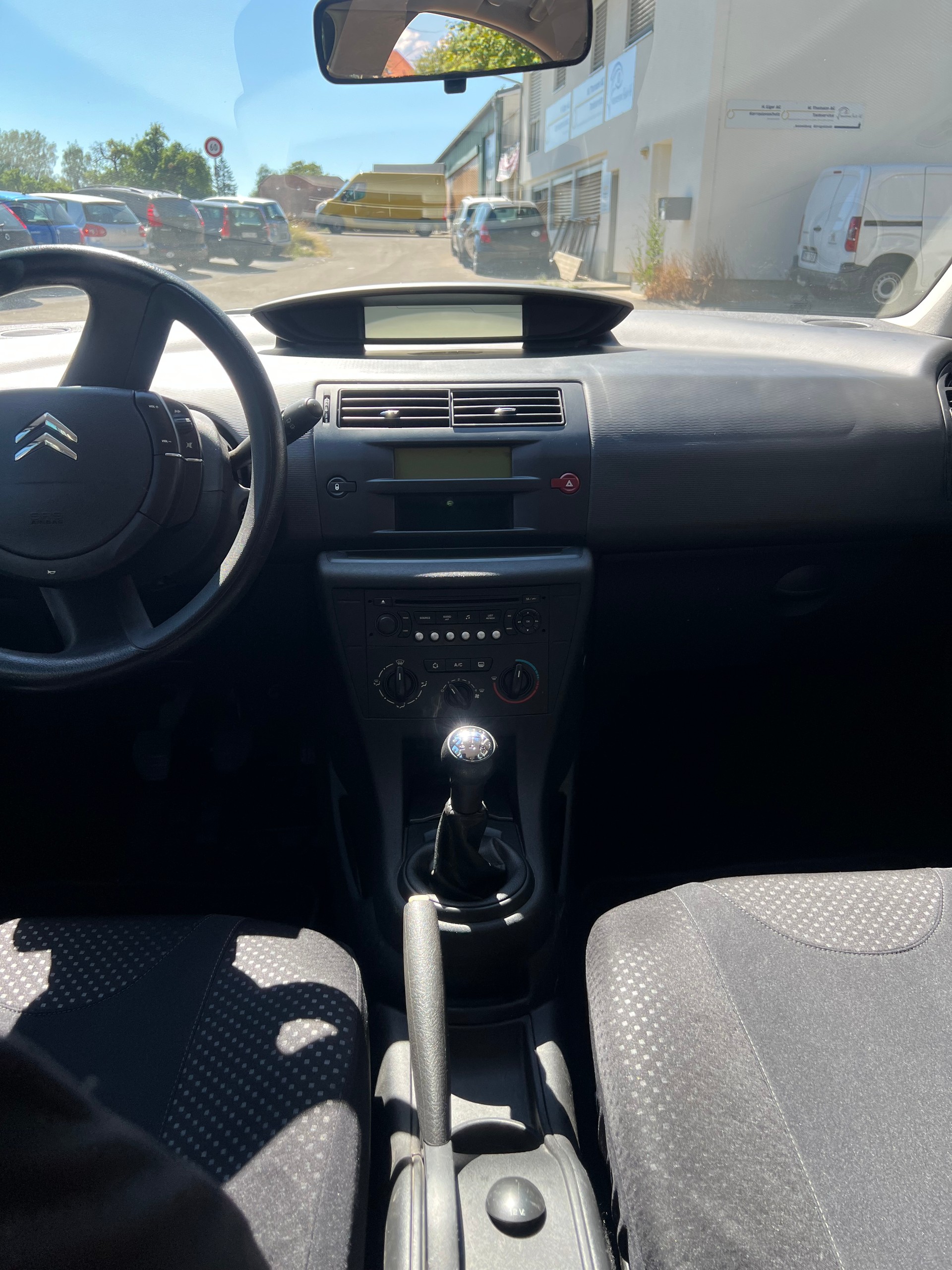 CITROEN C4 Berline 1.4i 16V Essentiel (X)-image-8
