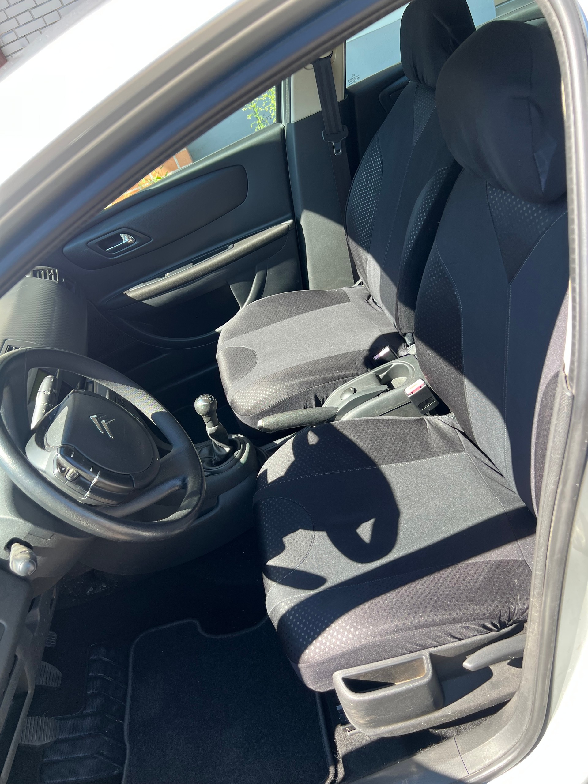 CITROEN C4 Berline 1.4i 16V Essentiel (X)-image-9