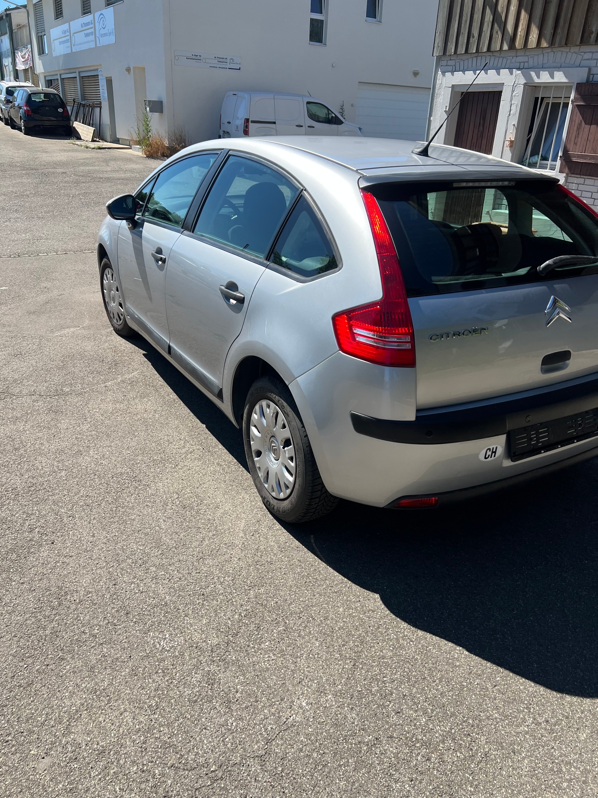 CITROEN C4 Berline 1.4i 16V Essentiel (X)-image-4